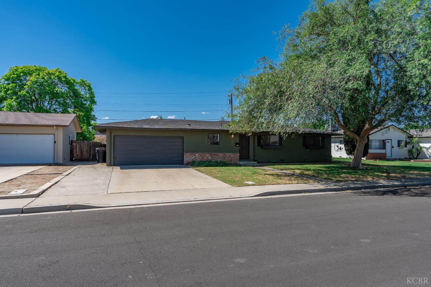 161 W Spring Ln, Lemoore, CA 93245