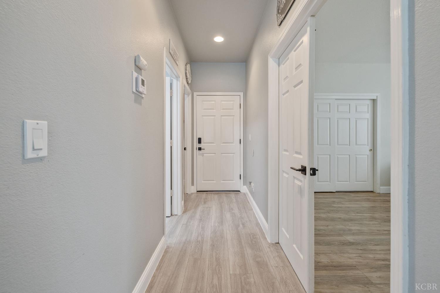 1077 Paradise Dr, Lemoore, CA 93245