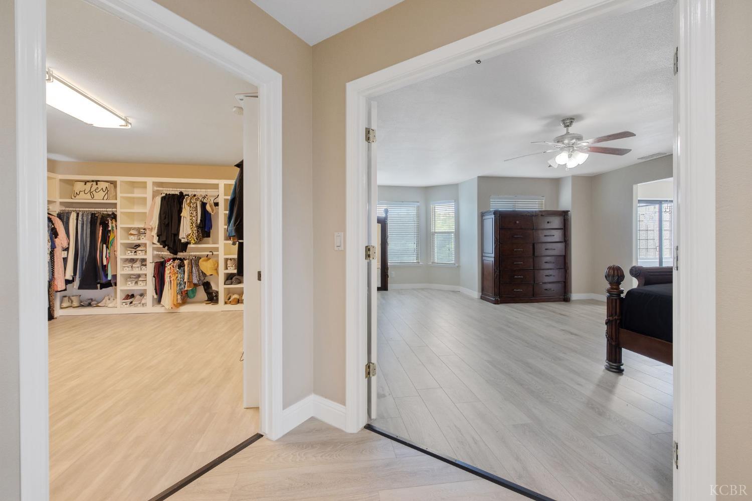 1077 Paradise Dr, Lemoore, CA 93245