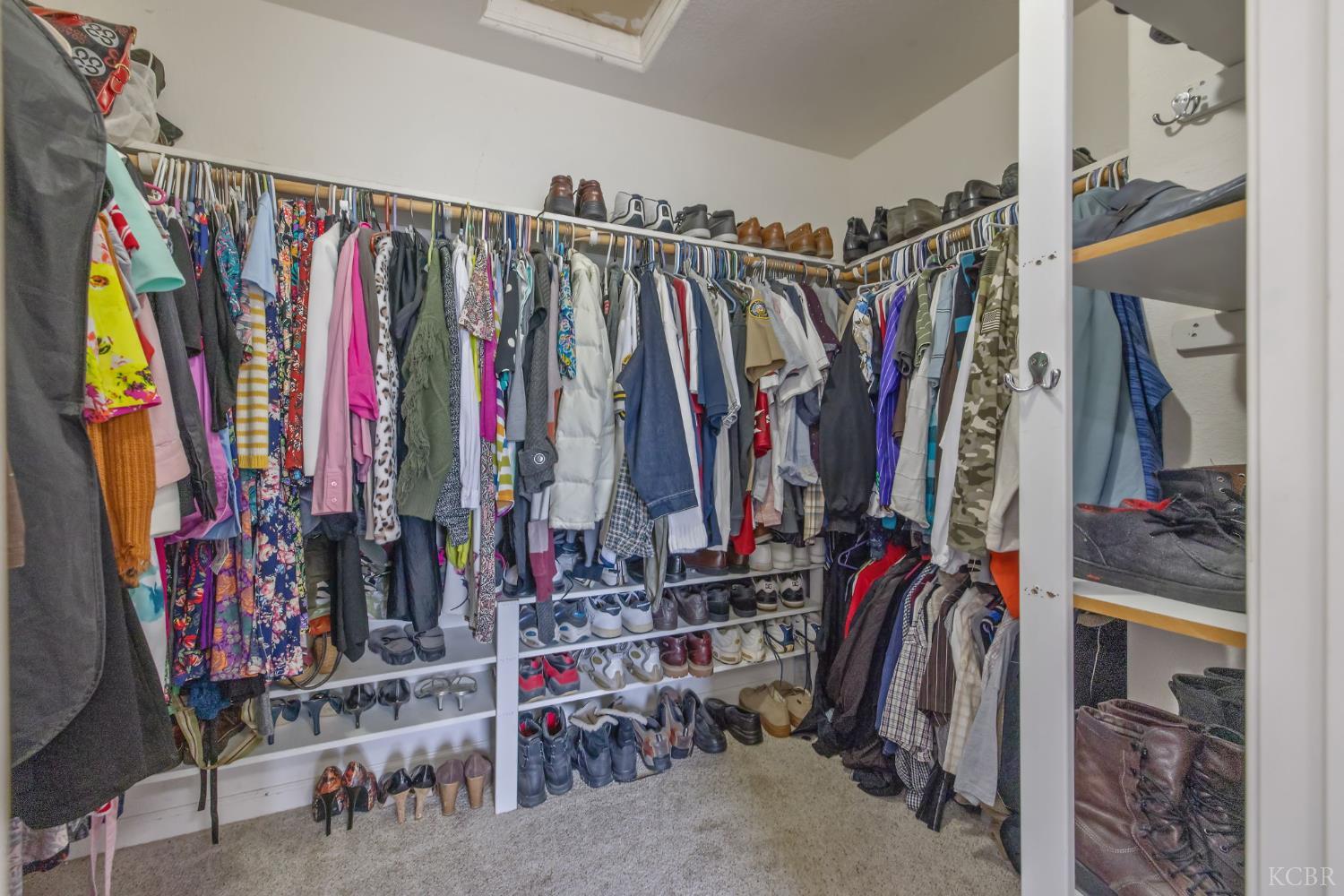 1077 Paradise Dr, Lemoore, CA 93245