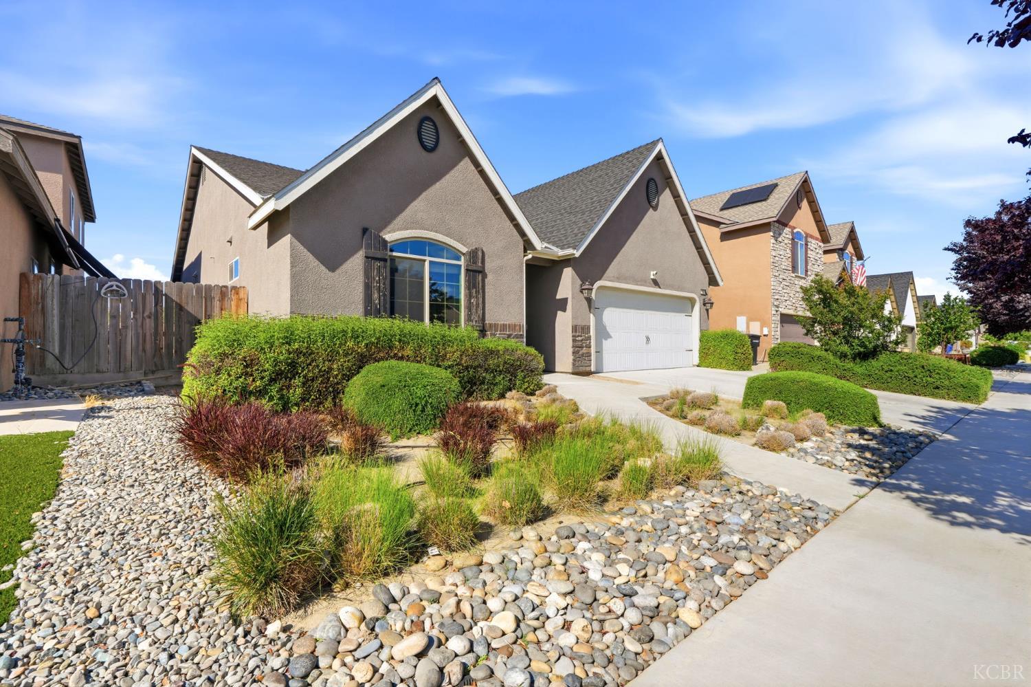 2122 W Bryman St, Hanford, CA 93230