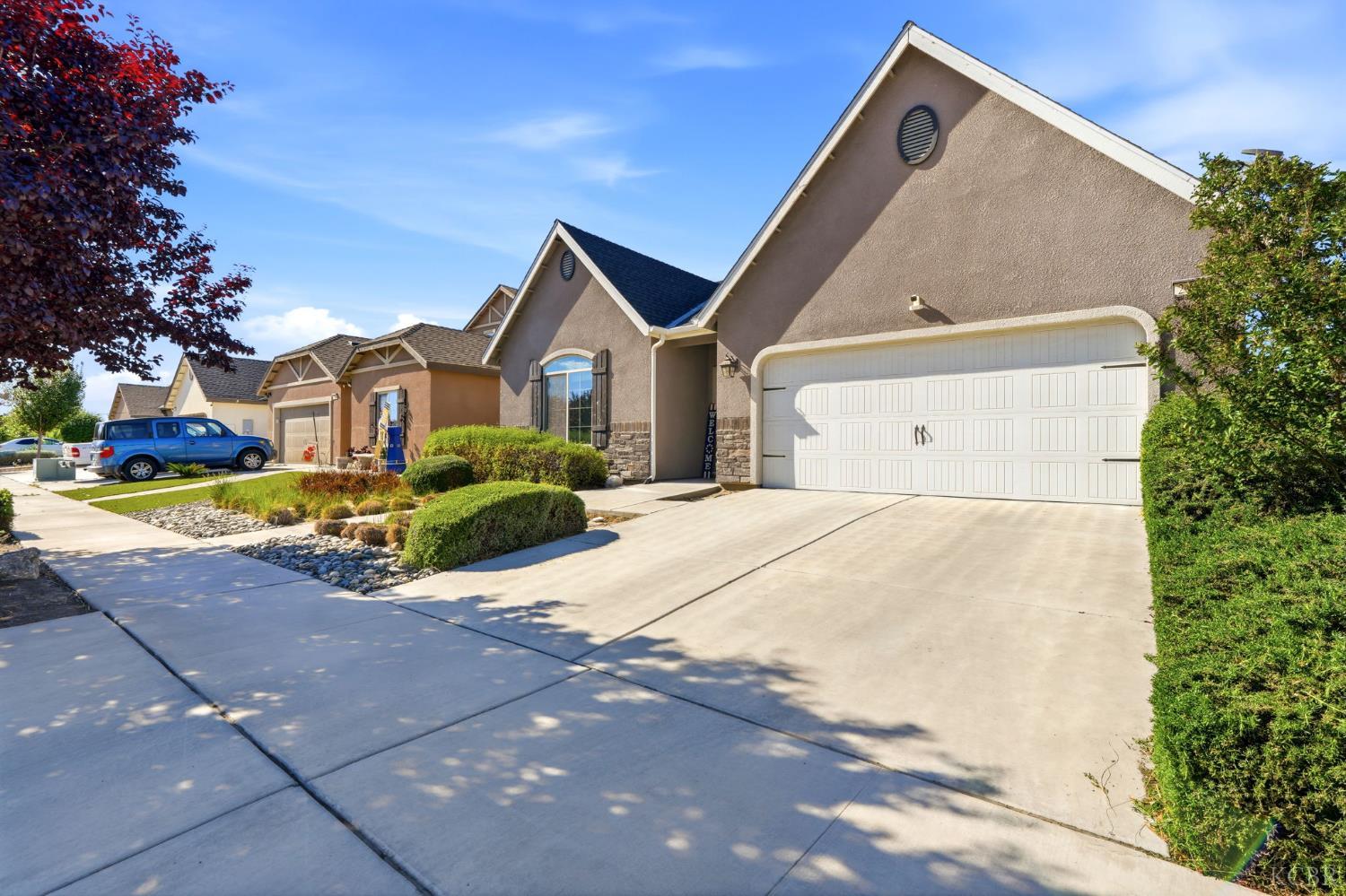 2122 W Bryman St, Hanford, CA 93230