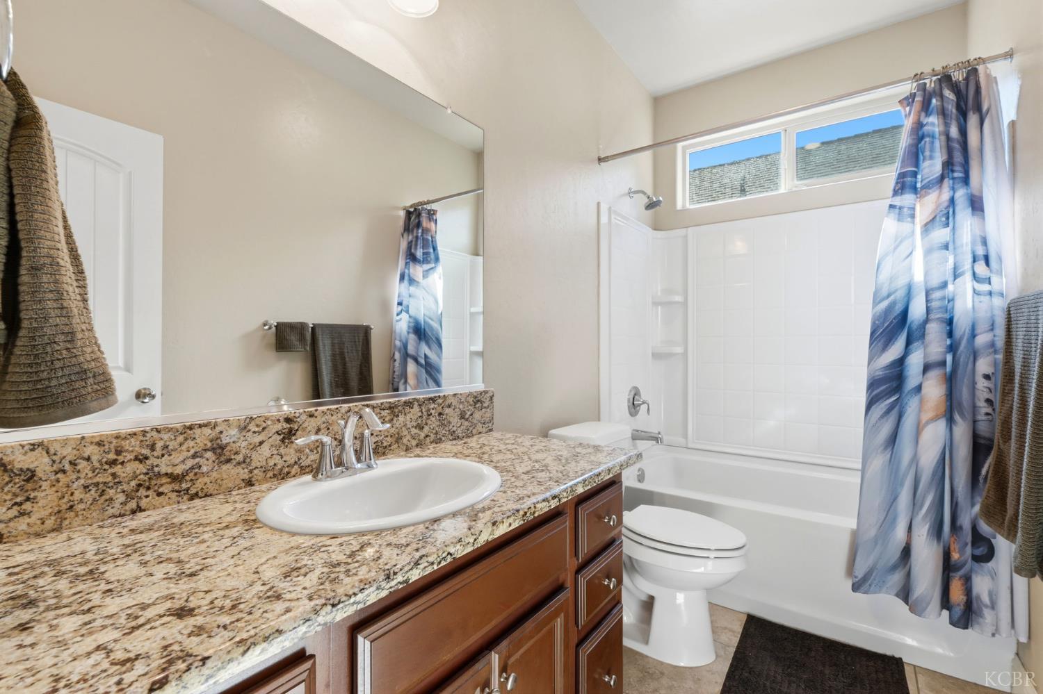 2122 W Bryman St, Hanford, CA 93230