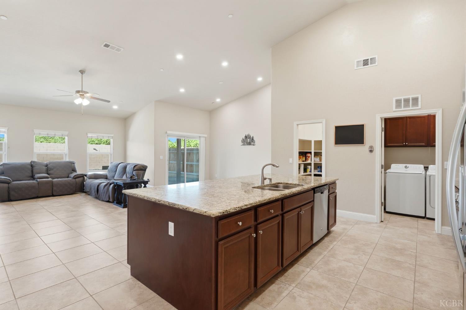 2122 W Bryman St, Hanford, CA 93230