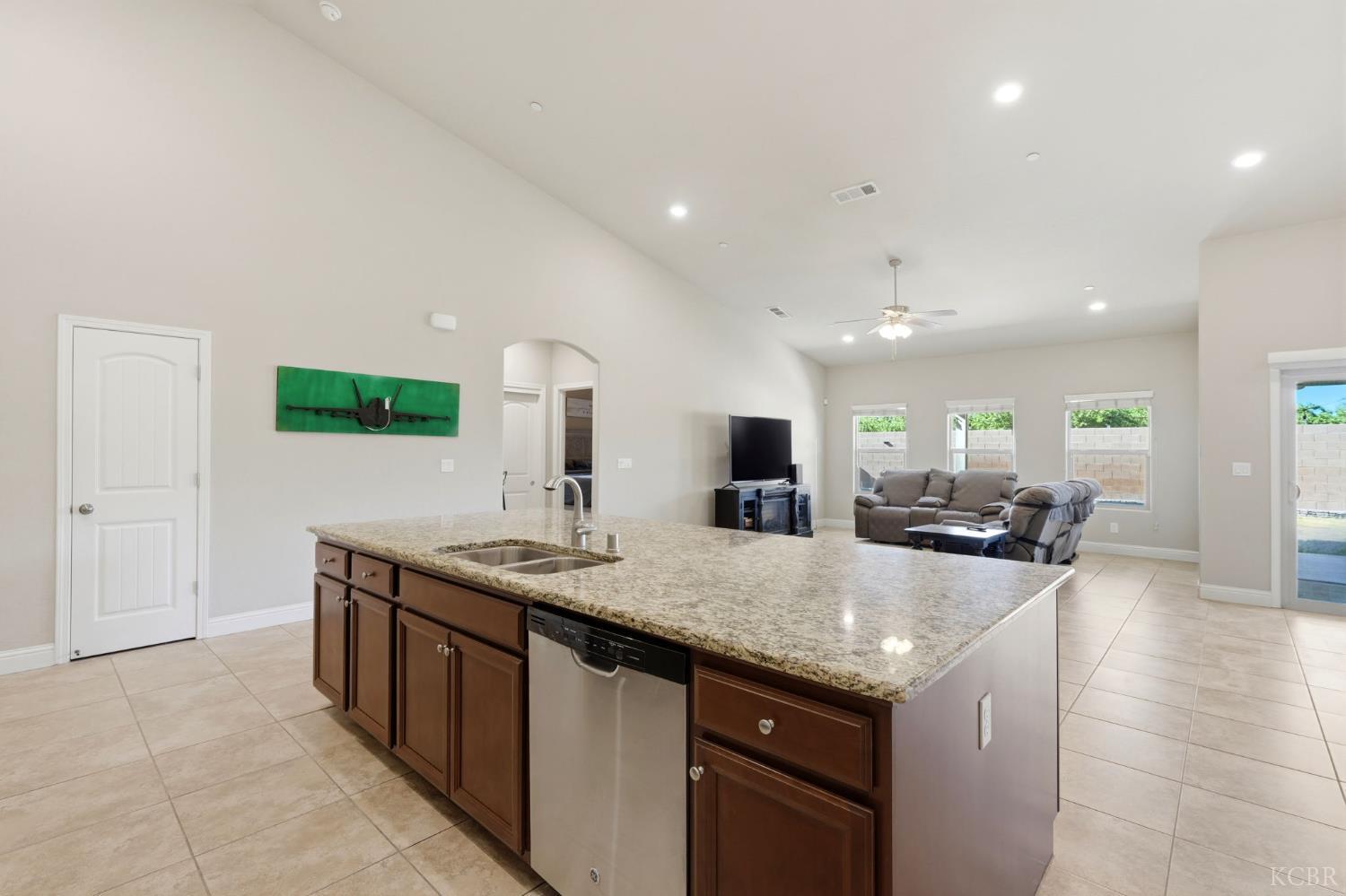 2122 W Bryman St, Hanford, CA 93230