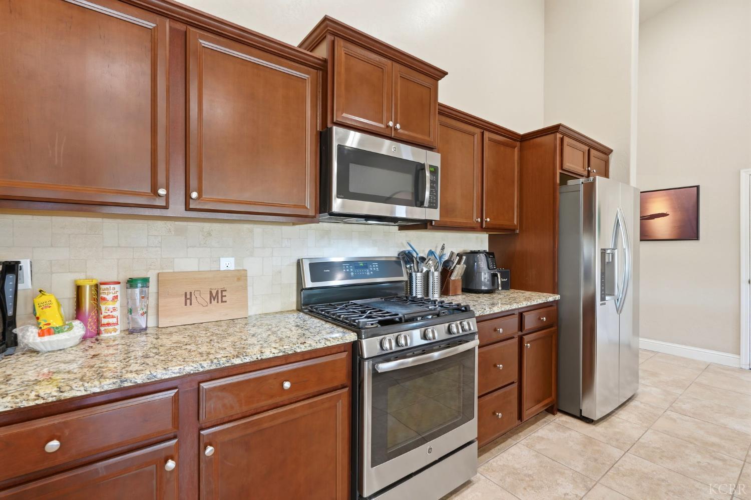 2122 W Bryman St, Hanford, CA 93230