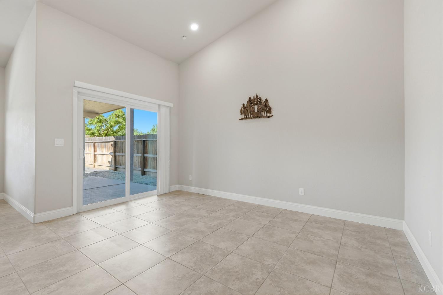 2122 W Bryman St, Hanford, CA 93230