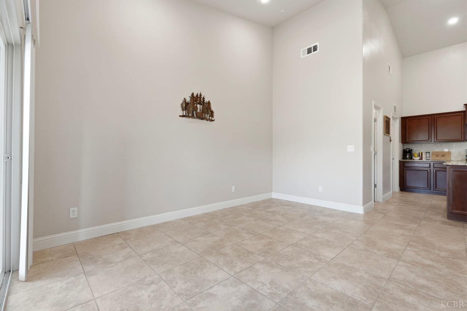 2122 W Bryman St, Hanford, CA 93230