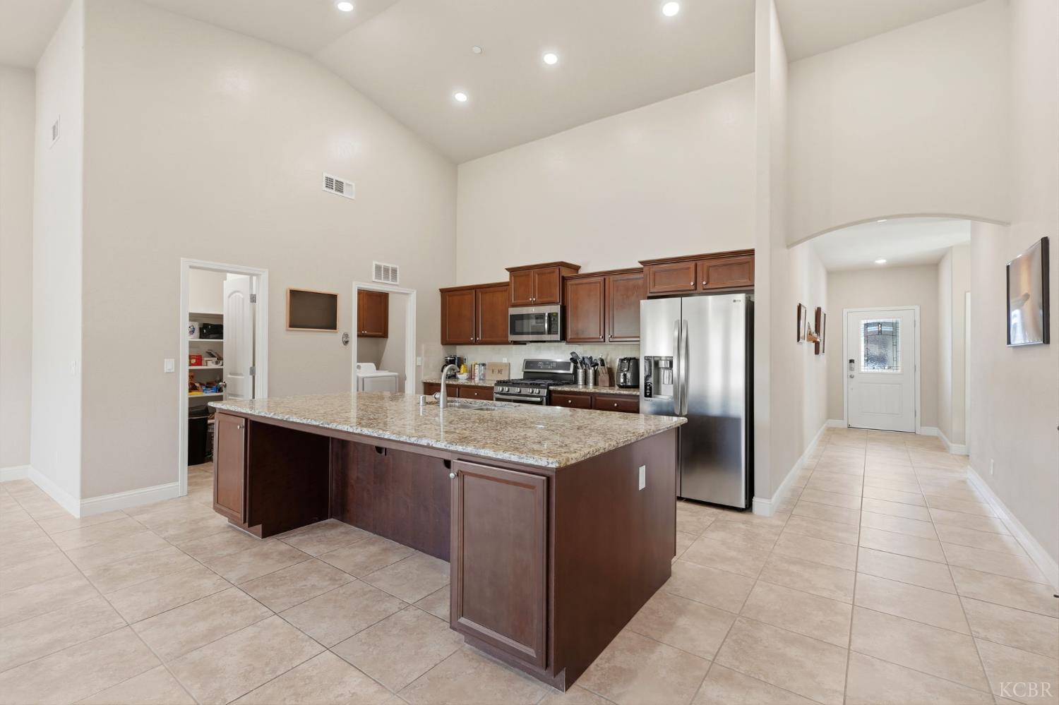 2122 W Bryman St, Hanford, CA 93230