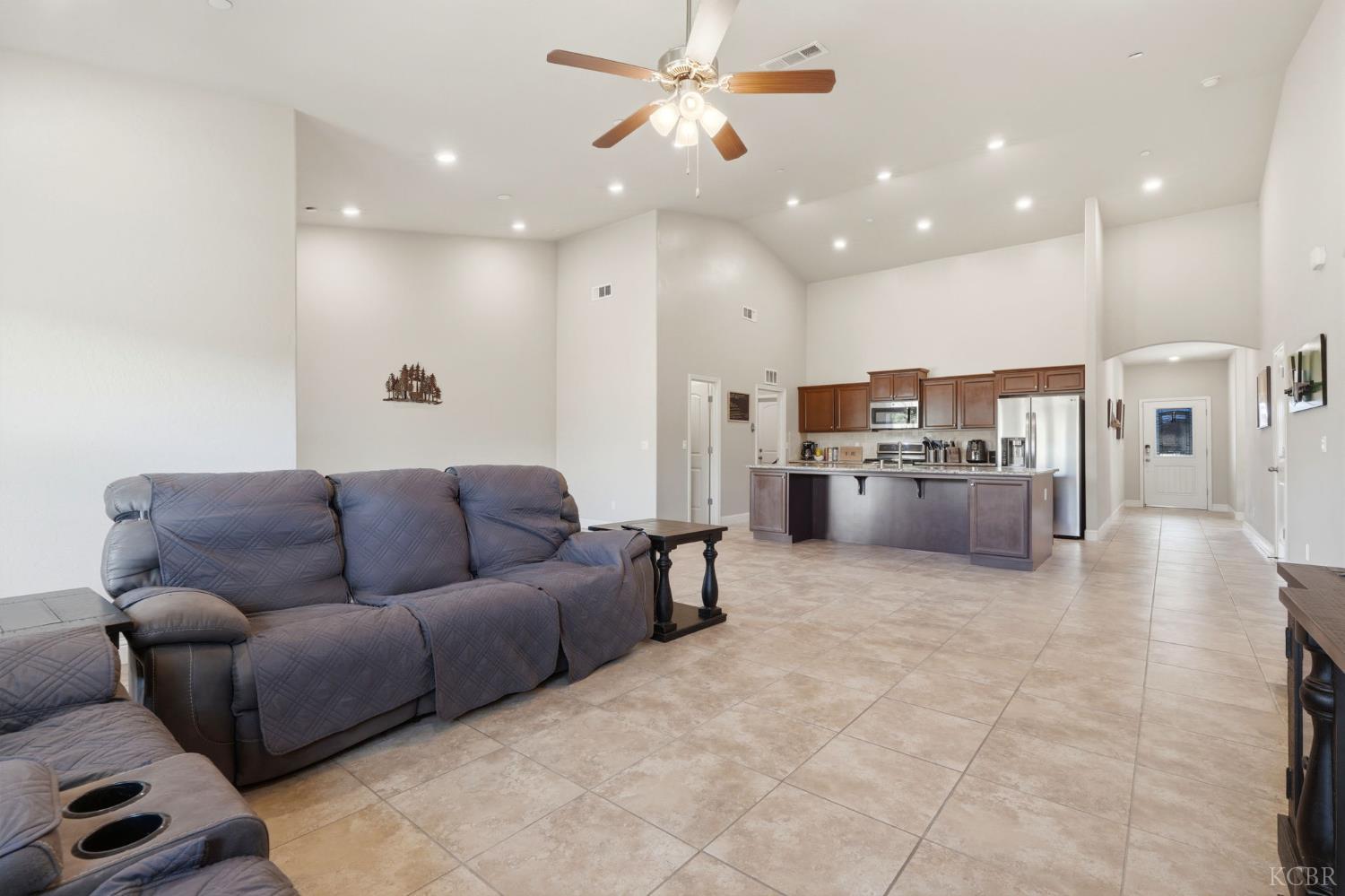 2122 W Bryman St, Hanford, CA 93230