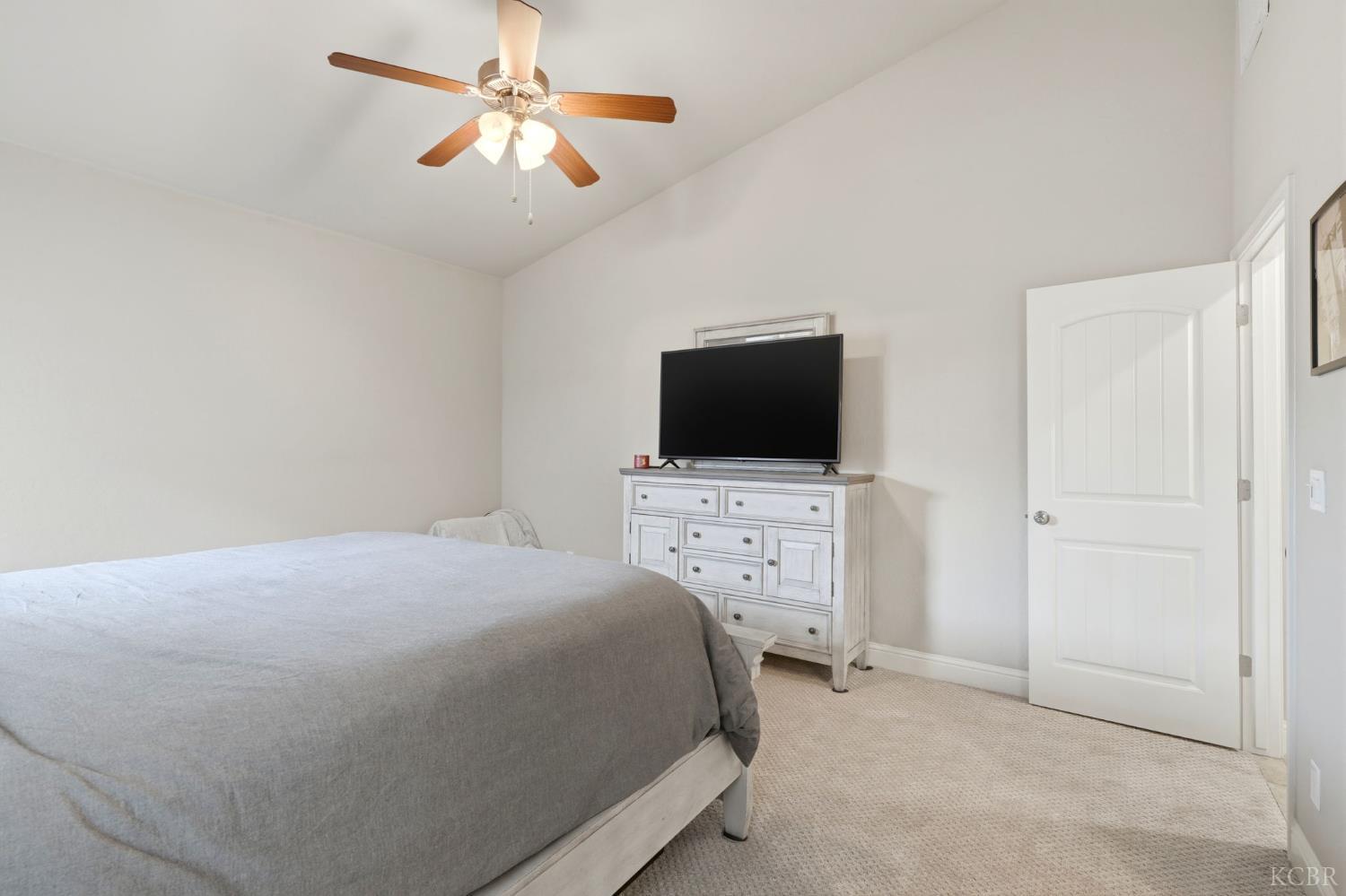 2122 W Bryman St, Hanford, CA 93230