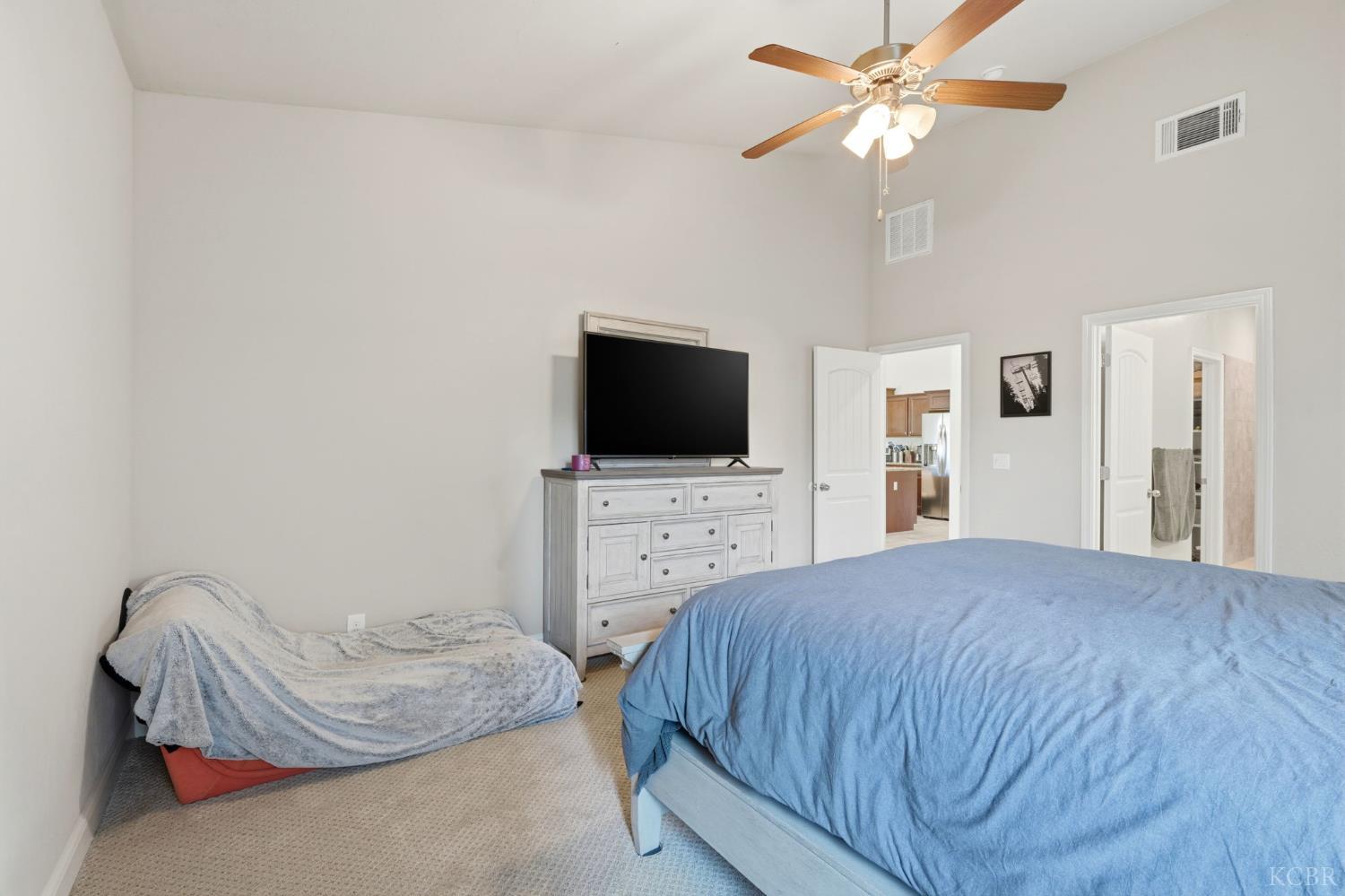 2122 W Bryman St, Hanford, CA 93230