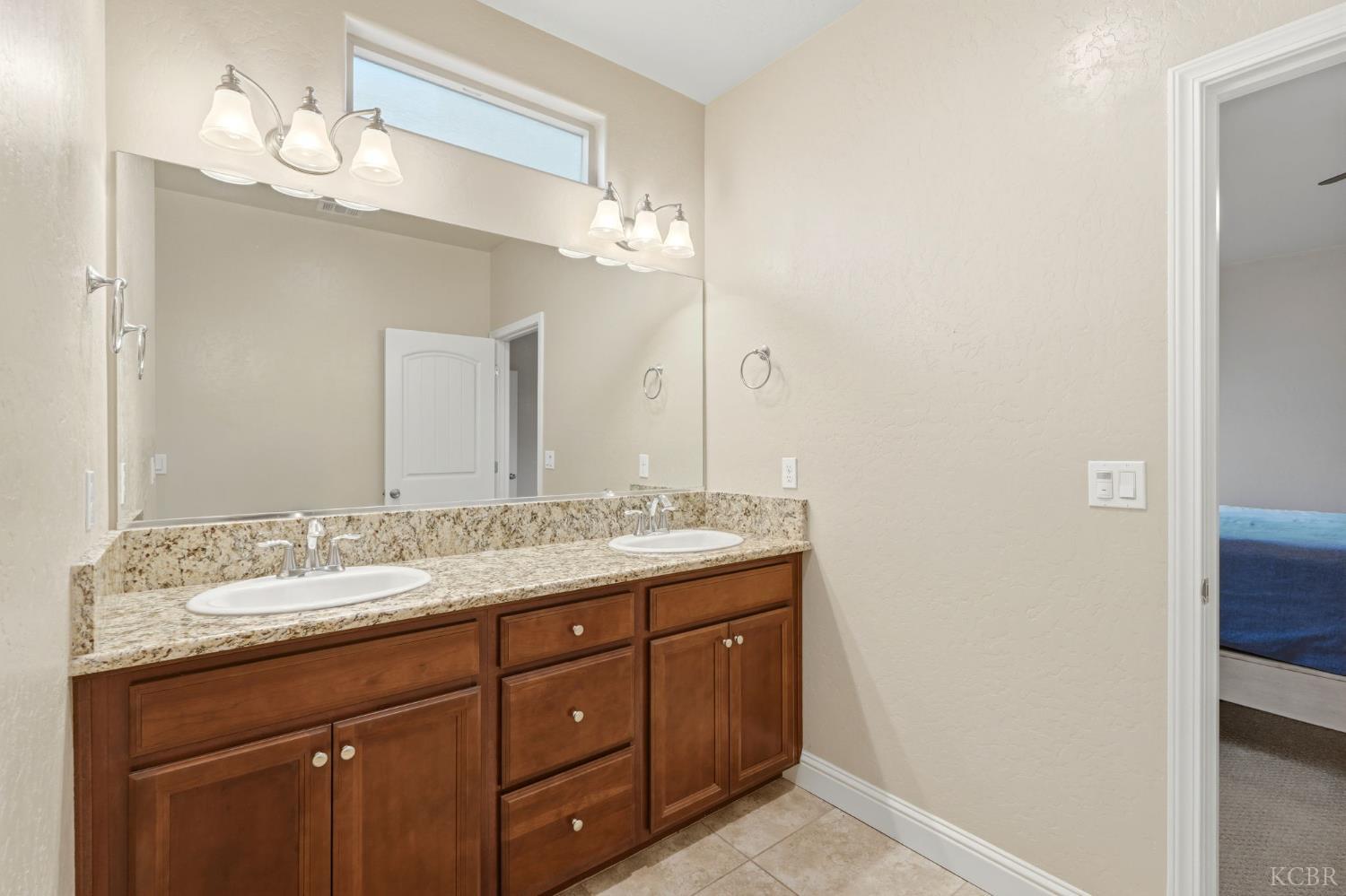 2122 W Bryman St, Hanford, CA 93230