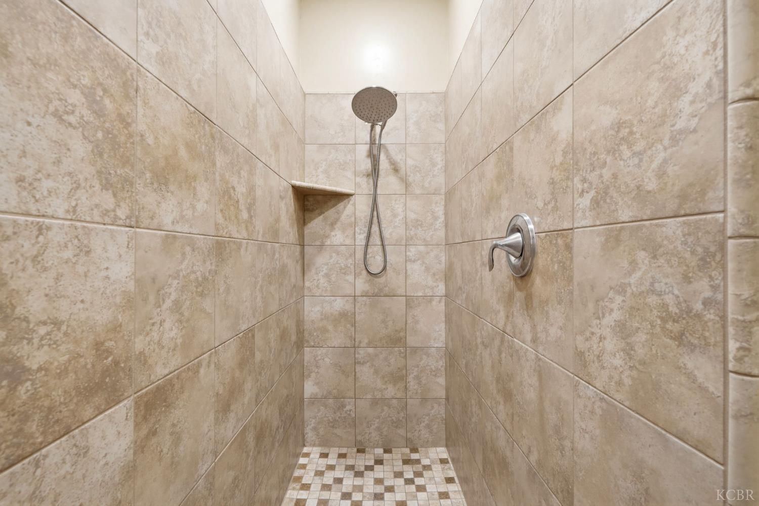 2122 W Bryman St, Hanford, CA 93230