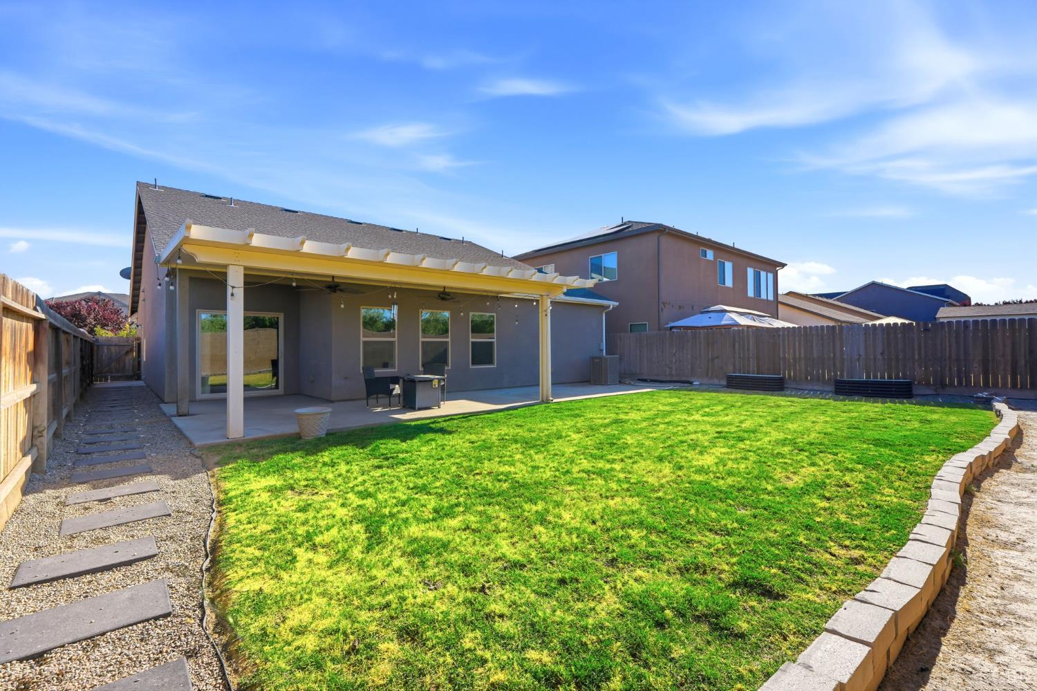 2122 W Bryman St, Hanford, CA 93230