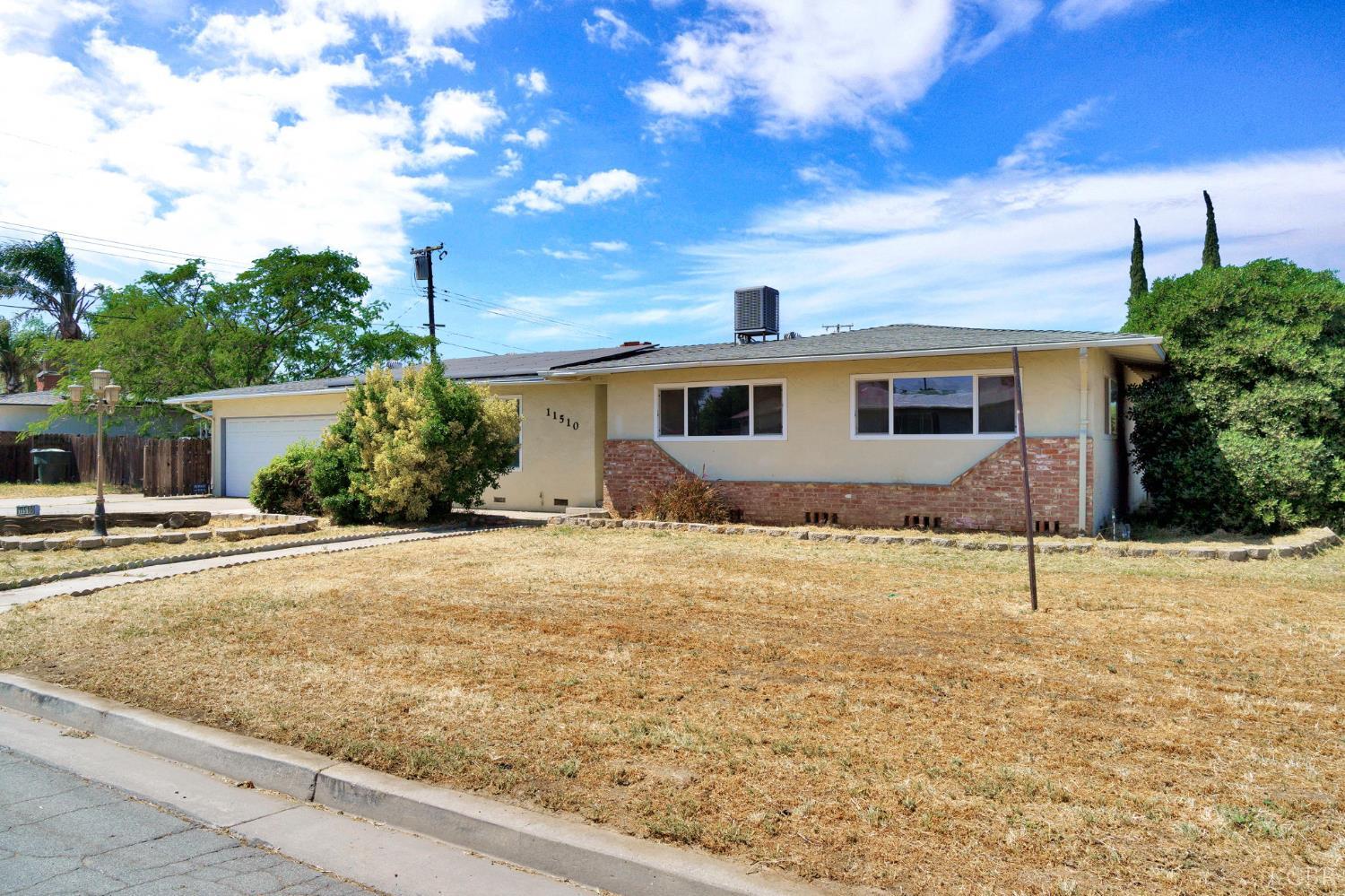 11510 Echo Ln, Hanford, CA 93230
