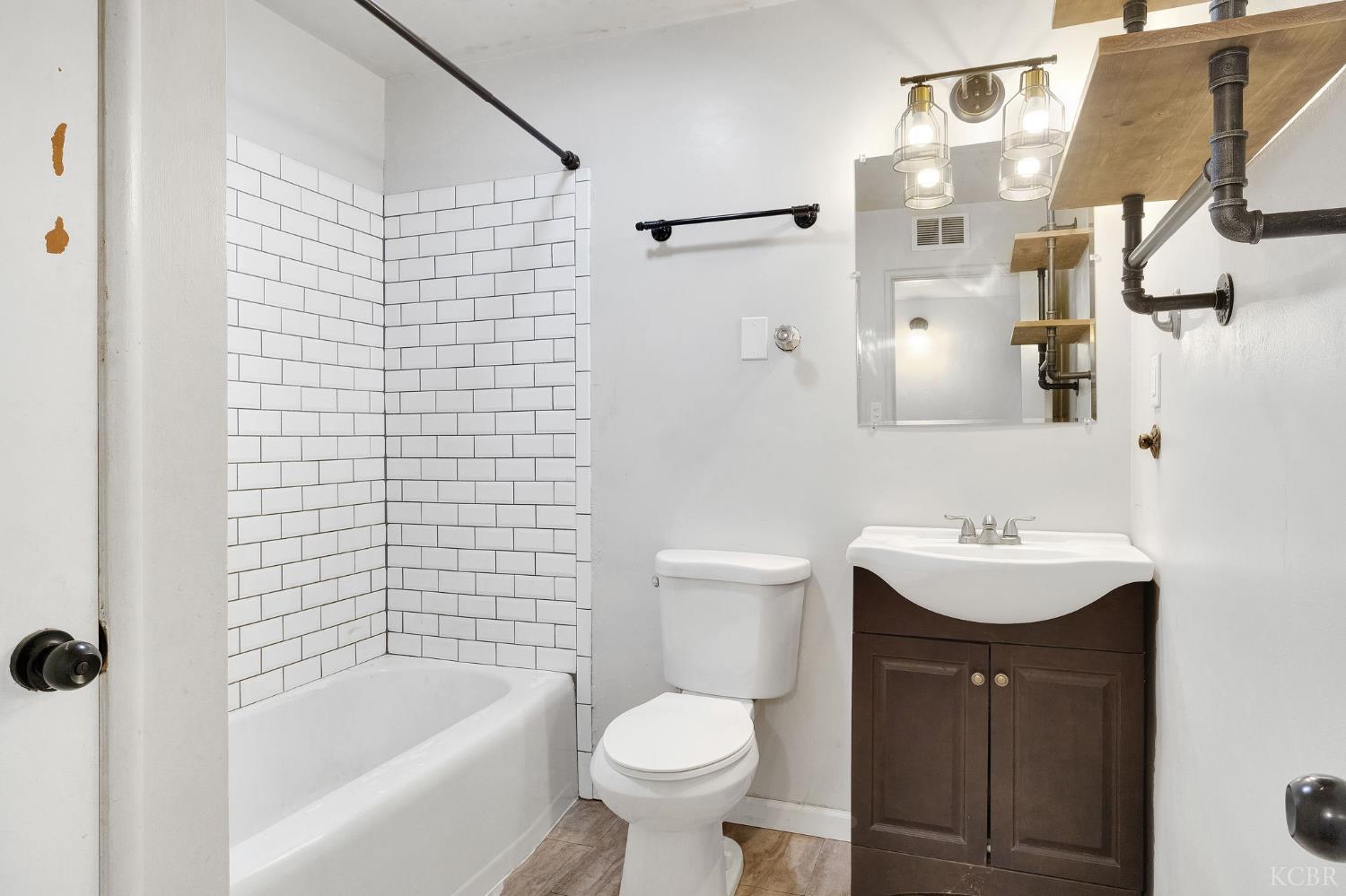 11510 Echo Ln, Hanford, CA 93230