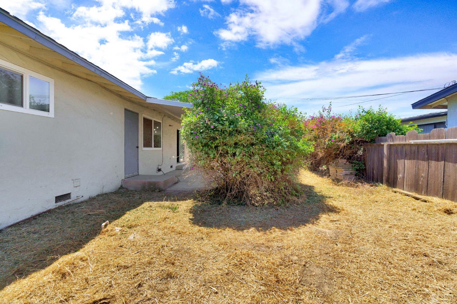 11510 Echo Ln, Hanford, CA 93230