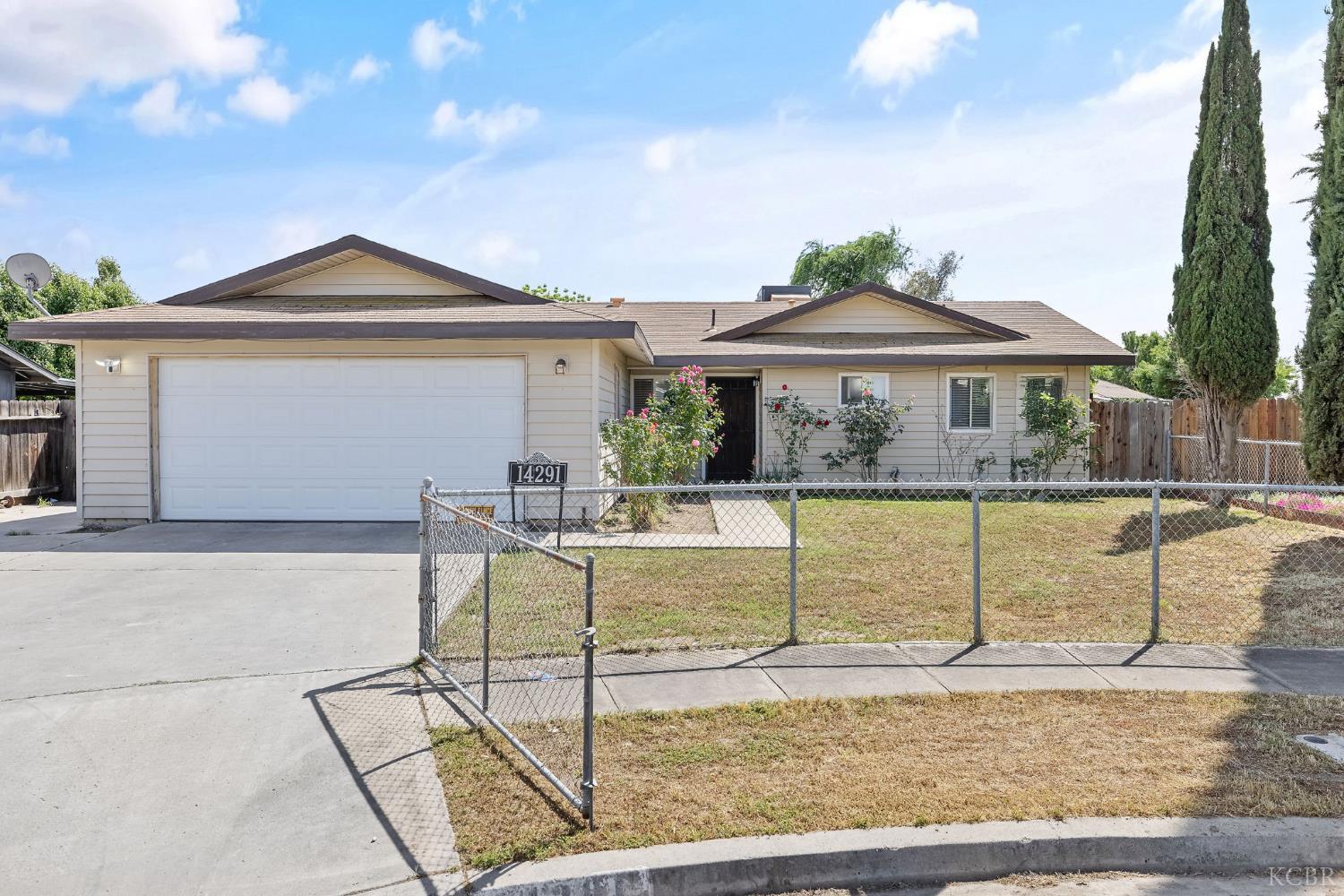 14291 Rosemary Cir, Armona, CA 93202