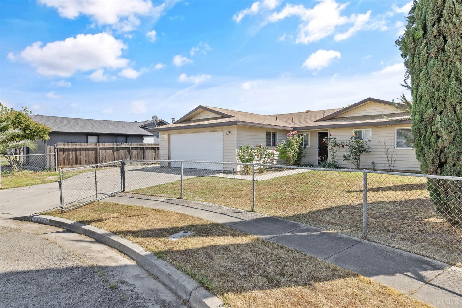 14291 Rosemary Cir, Armona, CA 93202