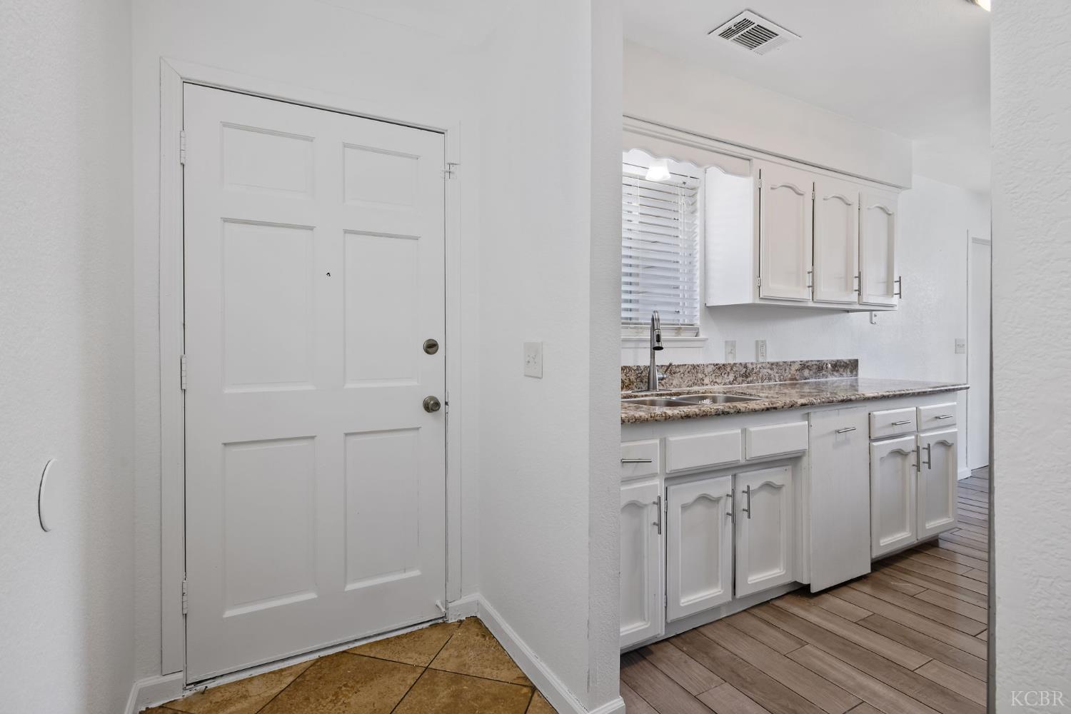 14291 Rosemary Cir, Armona, CA 93202