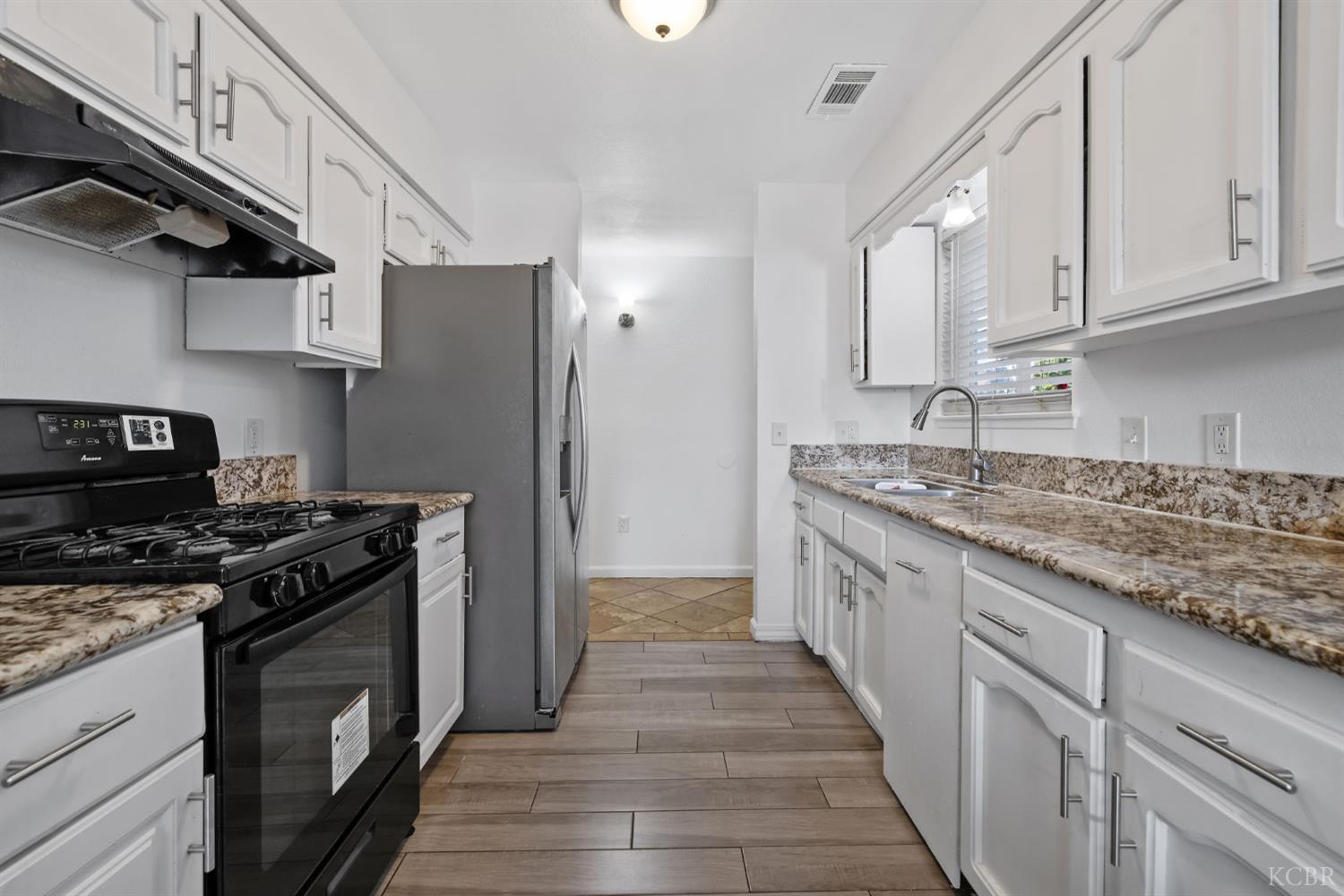 14291 Rosemary Cir, Armona, CA 93202