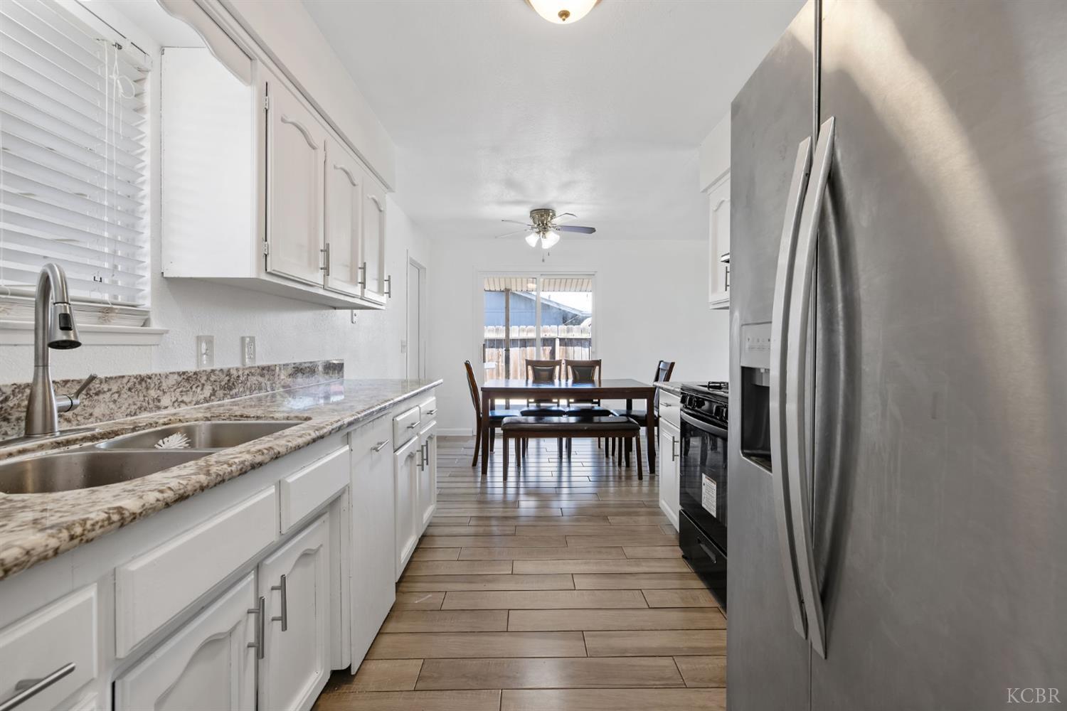 14291 Rosemary Cir, Armona, CA 93202