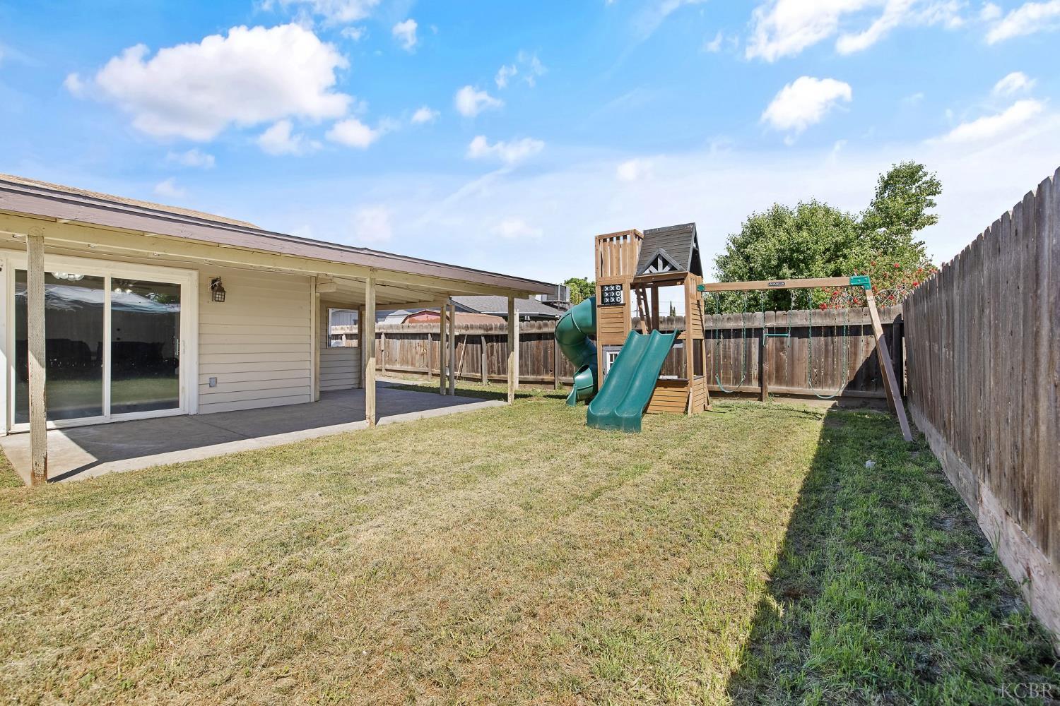 14291 Rosemary Cir, Armona, CA 93202