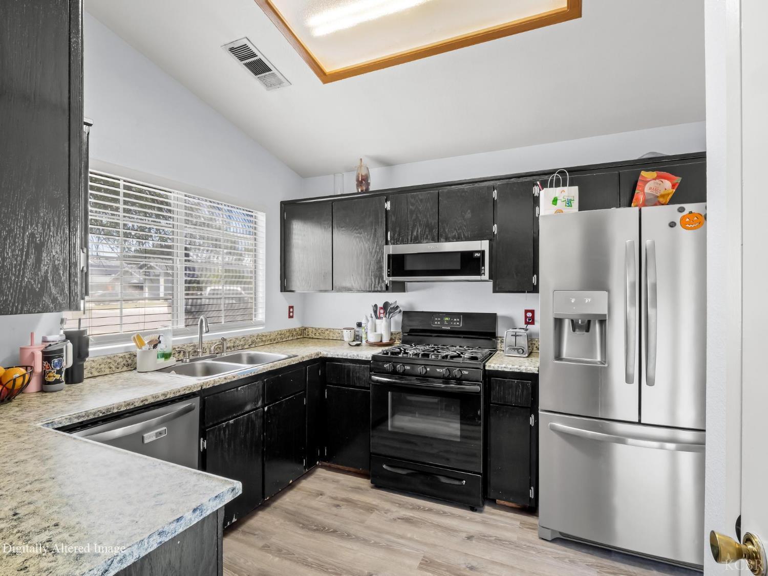 1035 1035 Olive Court, Hanford, CA 93230