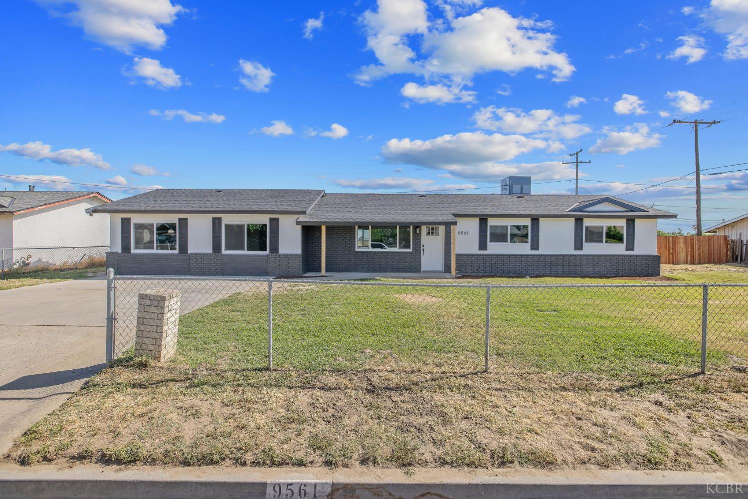 9561 Garden Dr, Hanford, CA 93230