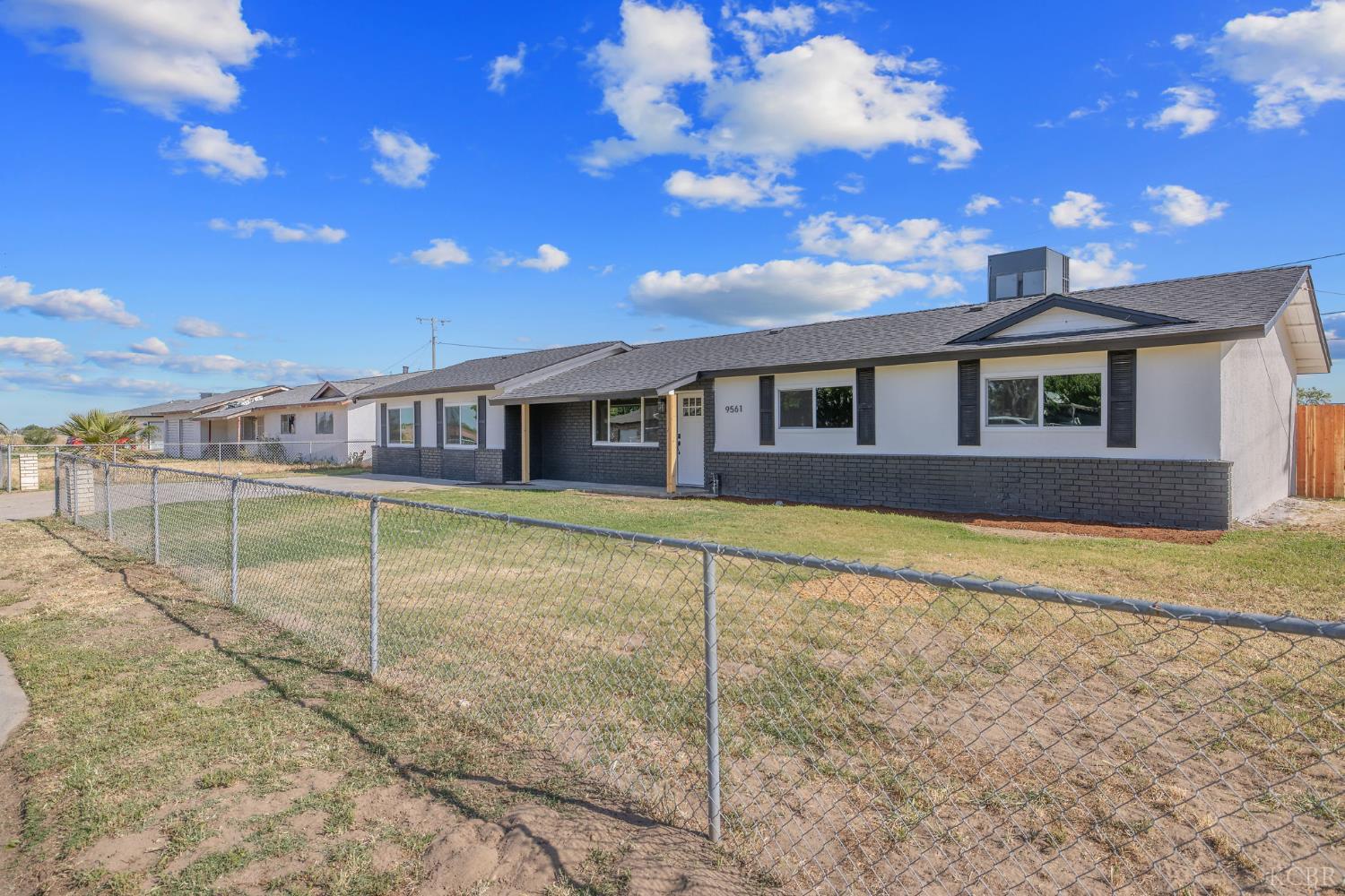 9561 Garden Dr, Hanford, CA 93230