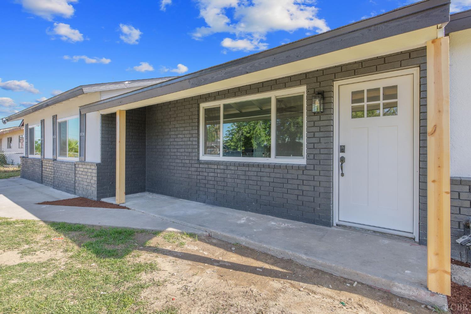 9561 Garden Dr, Hanford, CA 93230