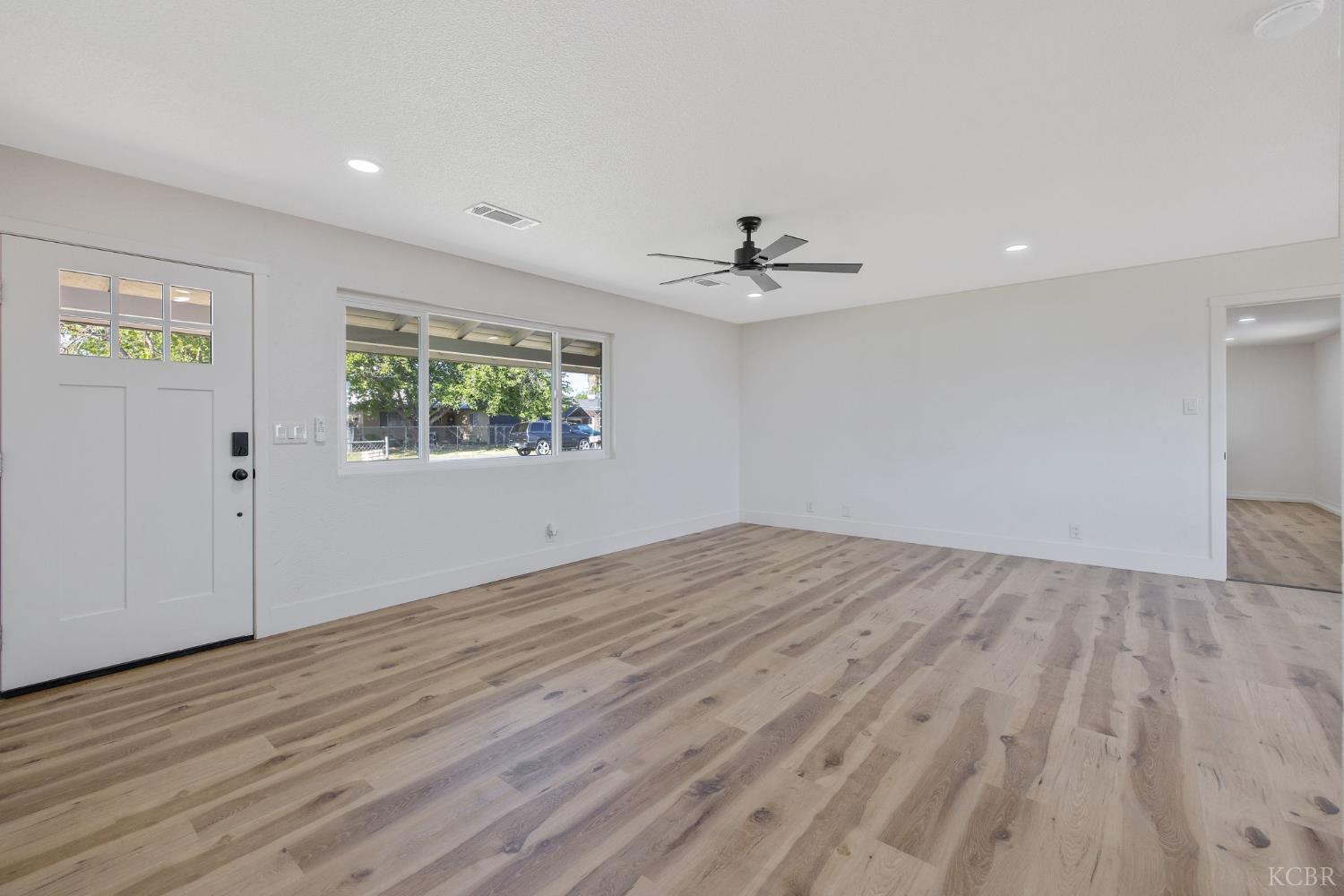 9561 Garden Dr, Hanford, CA 93230