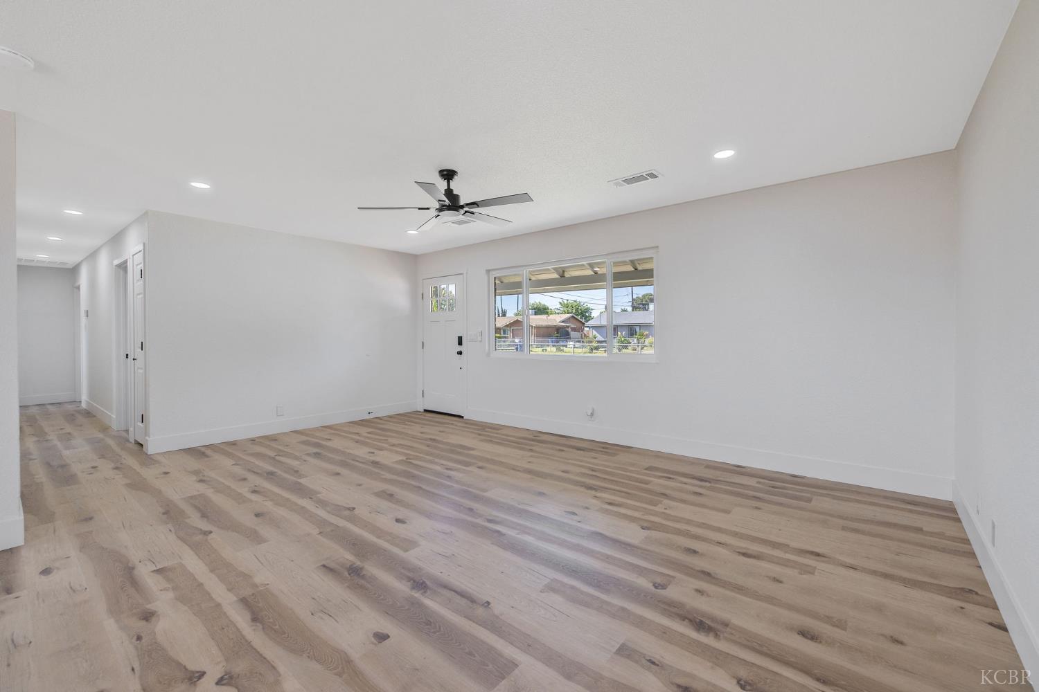 9561 Garden Dr, Hanford, CA 93230