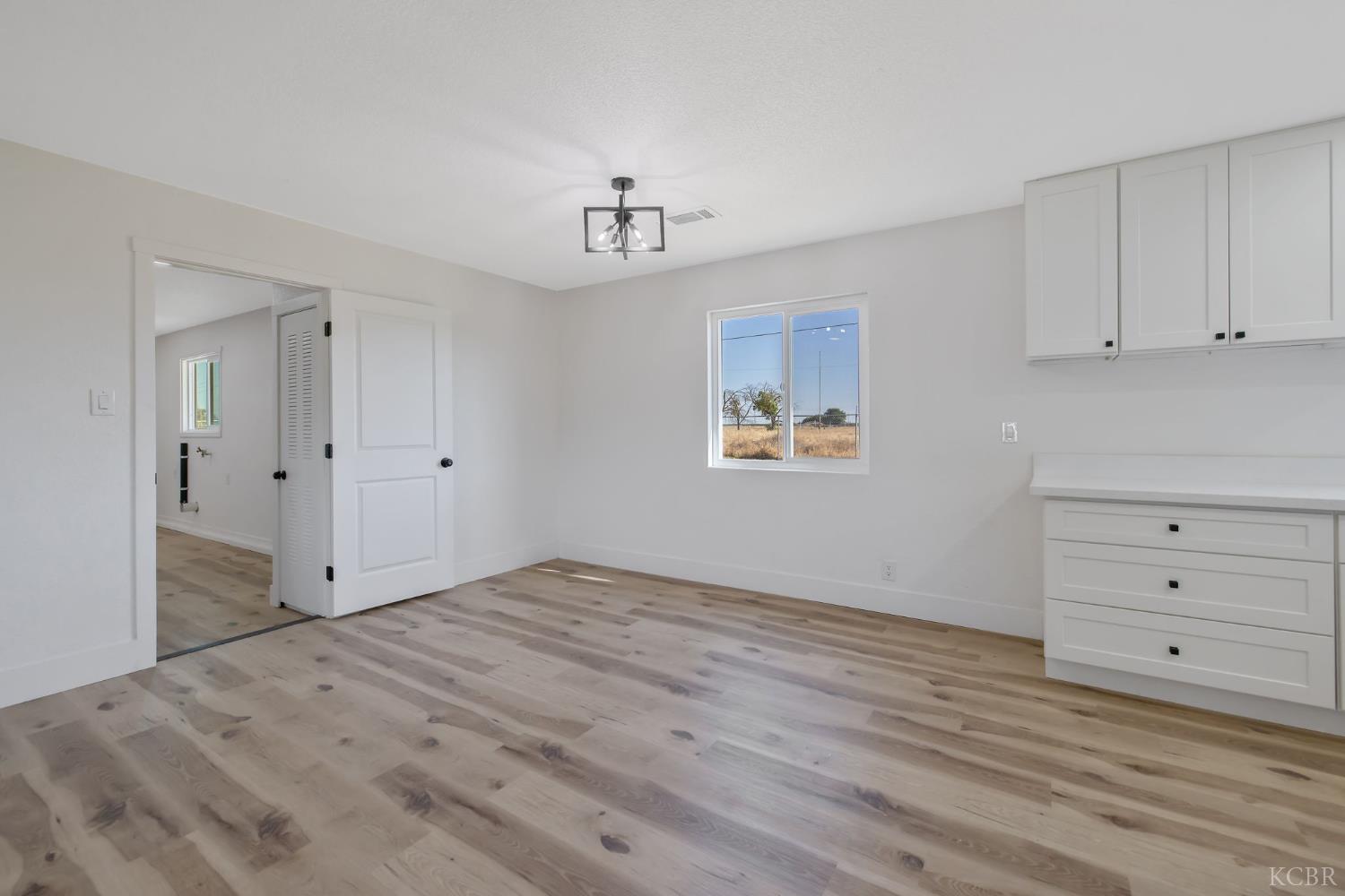 9561 Garden Dr, Hanford, CA 93230