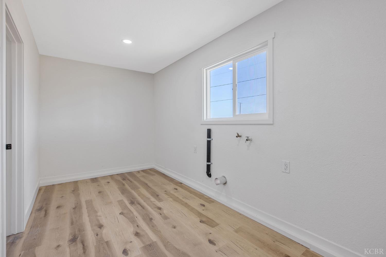 9561 Garden Dr, Hanford, CA 93230