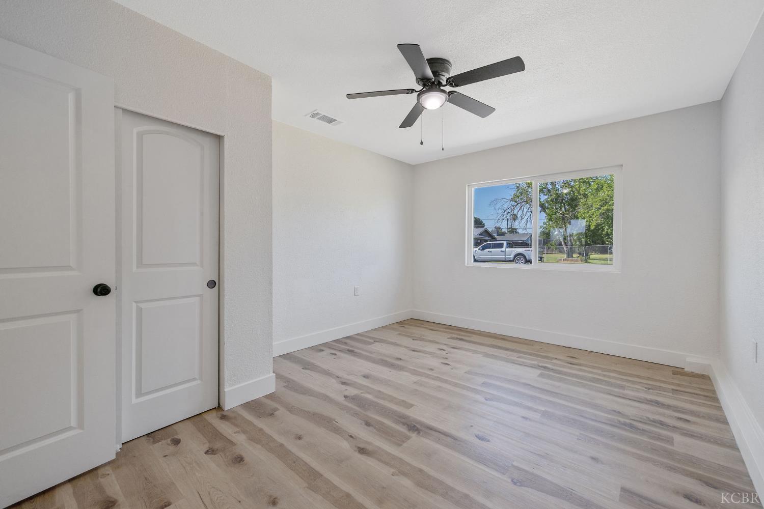 9561 Garden Dr, Hanford, CA 93230