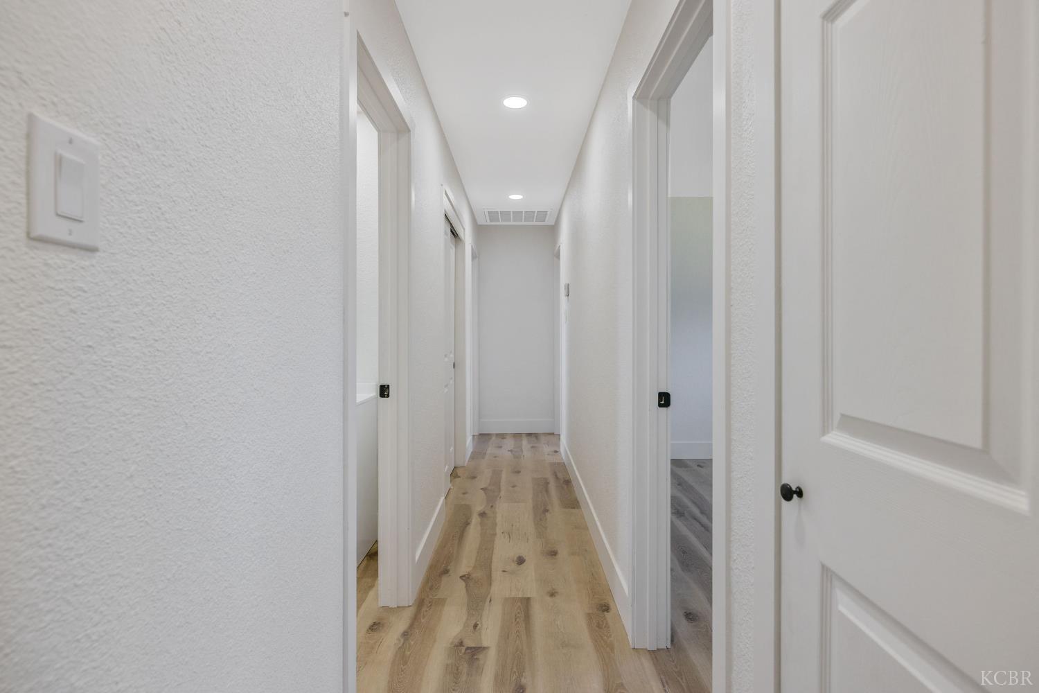 9561 Garden Dr, Hanford, CA 93230