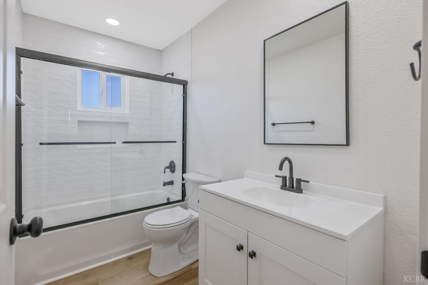 9561 Garden Dr, Hanford, CA 93230