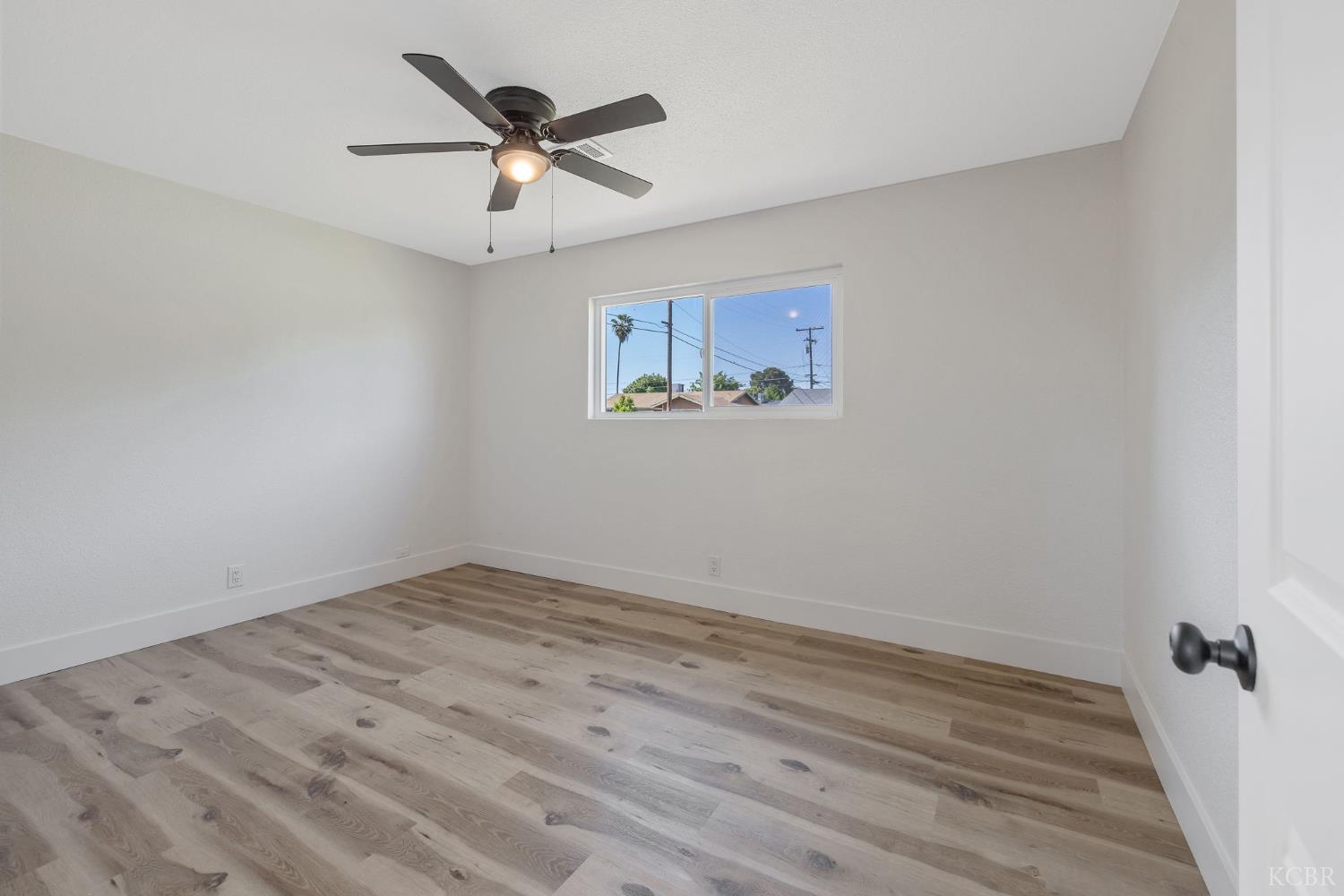 9561 Garden Dr, Hanford, CA 93230