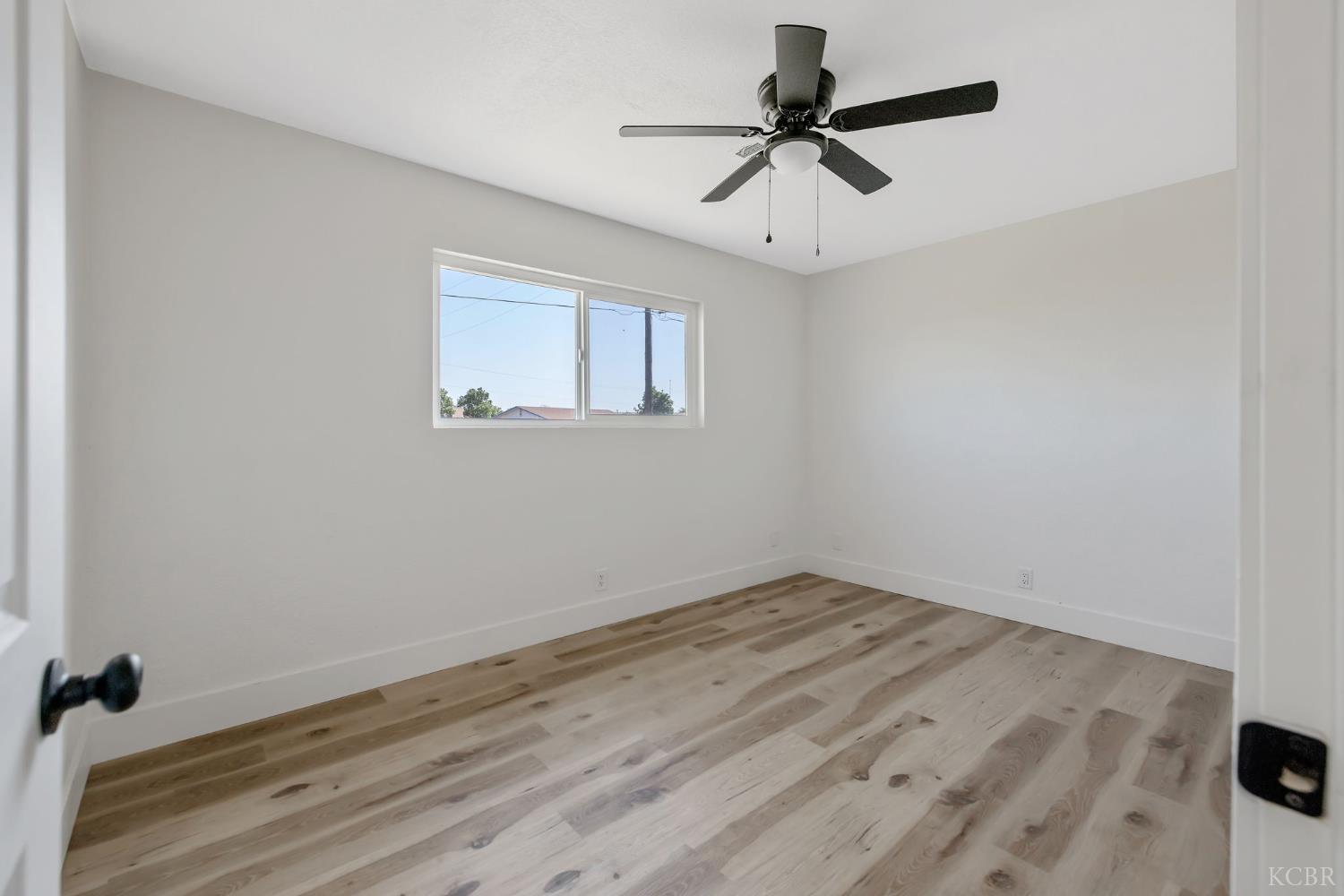 9561 Garden Dr, Hanford, CA 93230