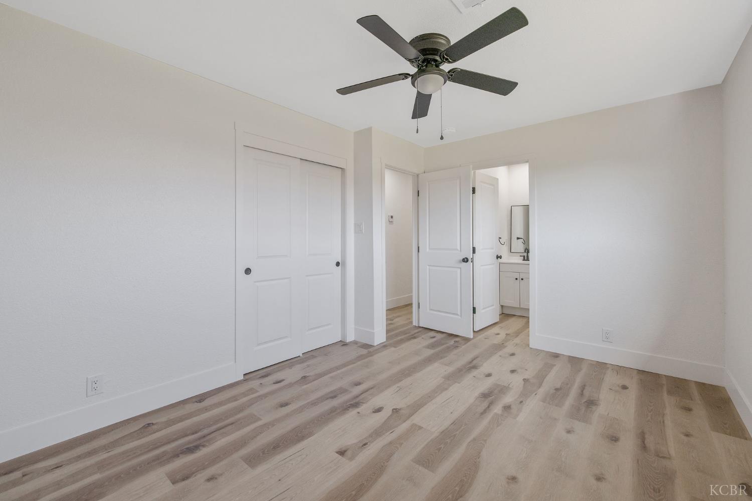 9561 Garden Dr, Hanford, CA 93230