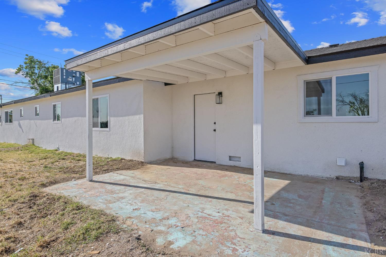 9561 Garden Dr, Hanford, CA 93230