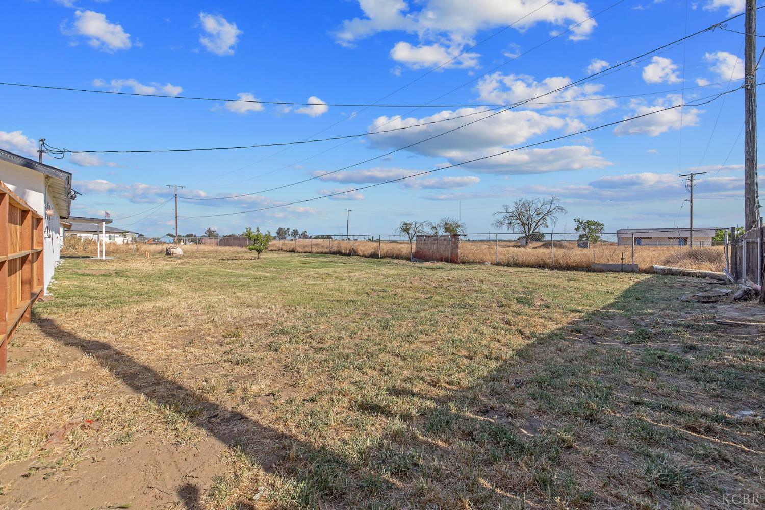 9561 Garden Dr, Hanford, CA 93230