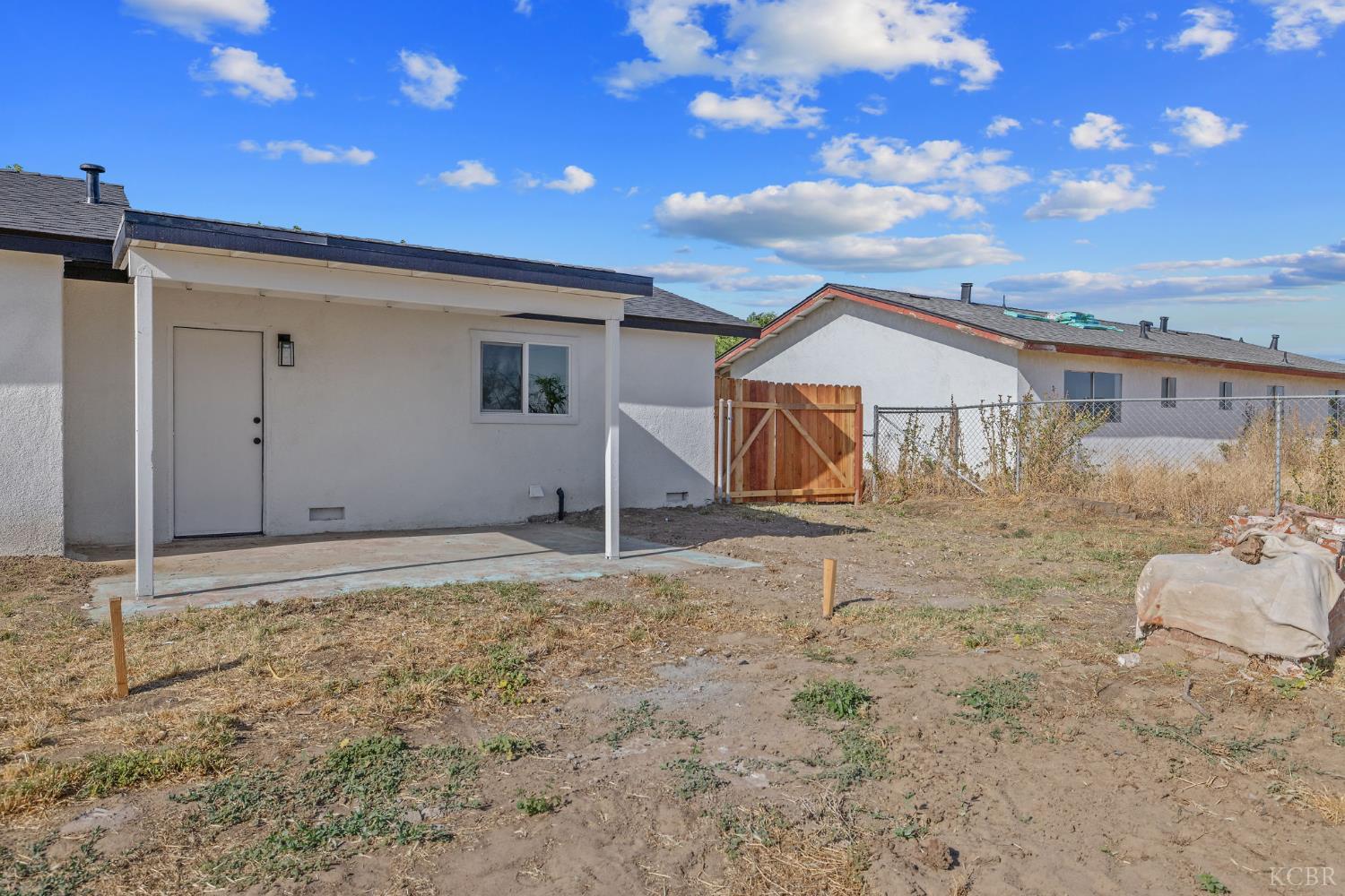 9561 Garden Dr, Hanford, CA 93230