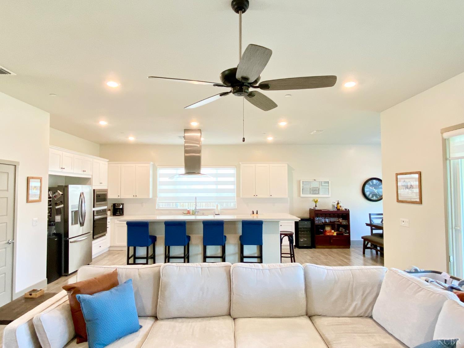 2404 W Bristol Ln, Hanford, CA 93230