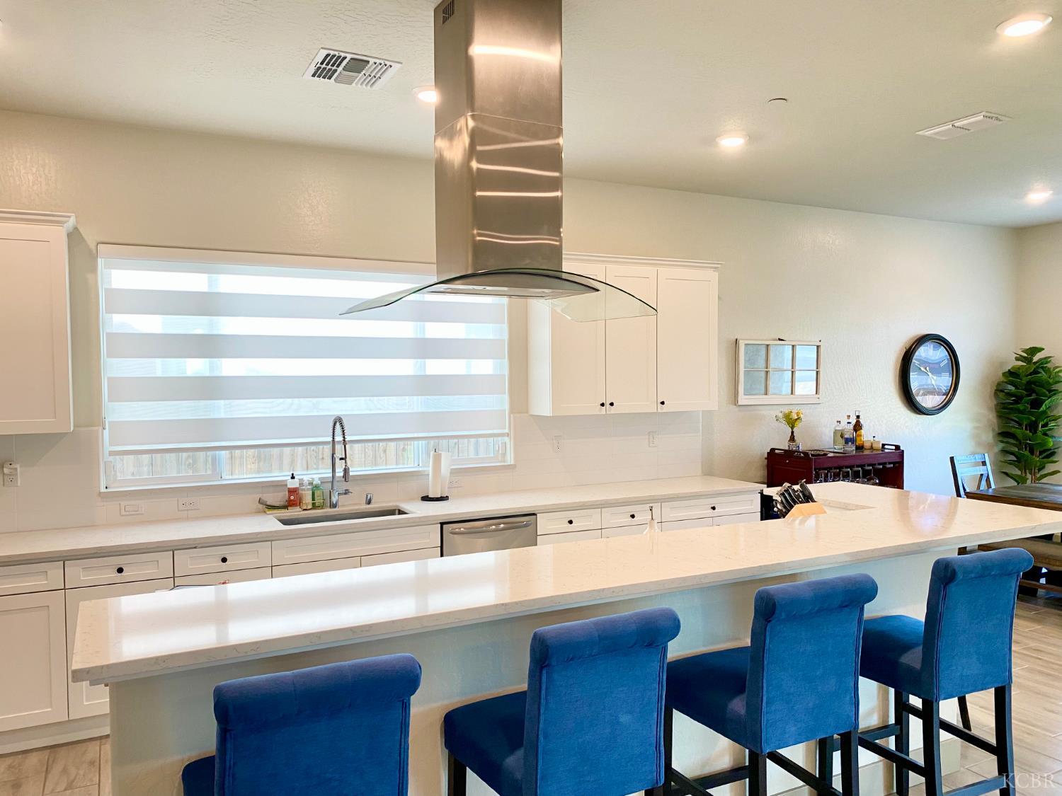 2404 W Bristol Ln, Hanford, CA 93230