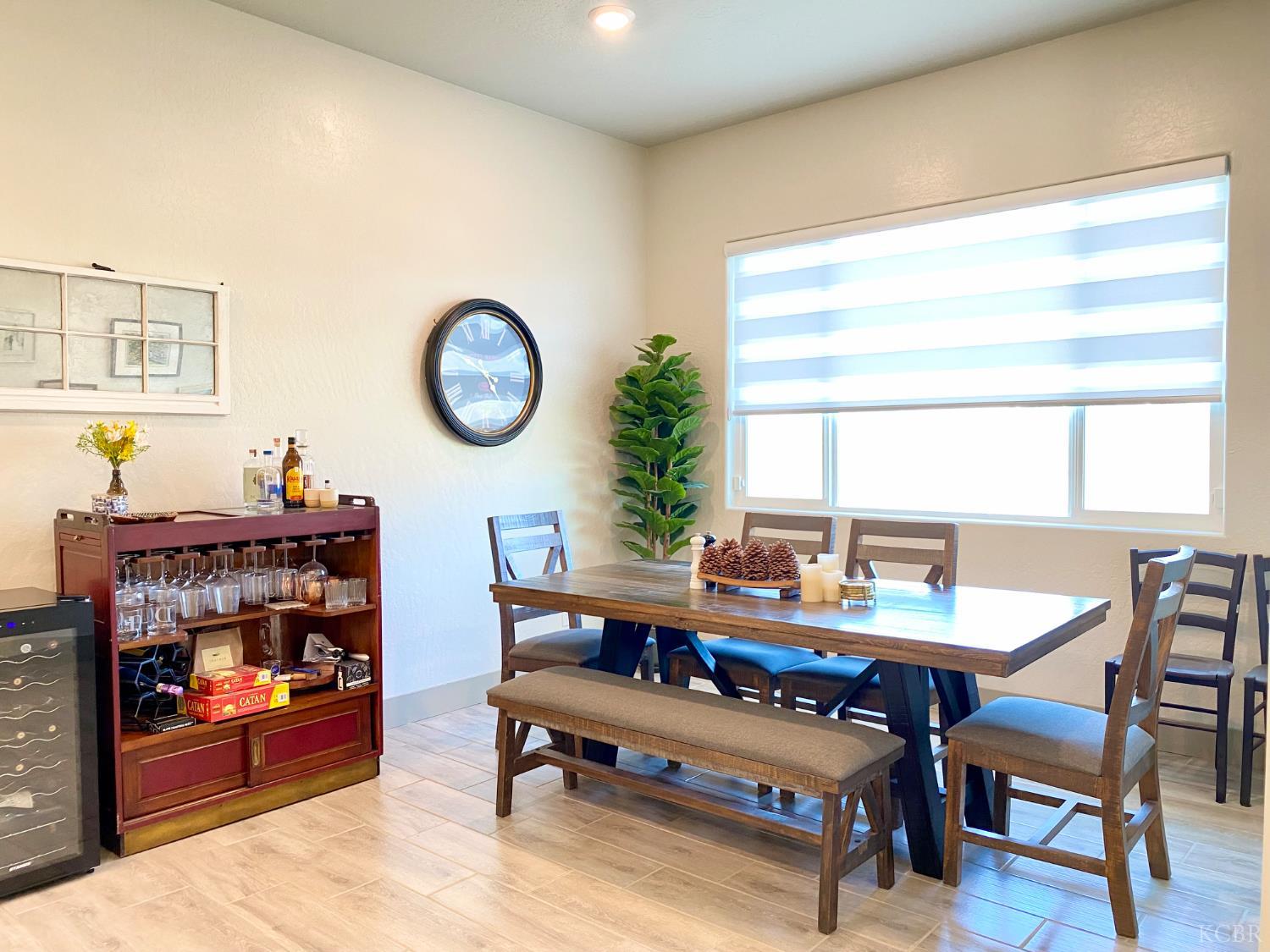 2404 W Bristol Ln, Hanford, CA 93230