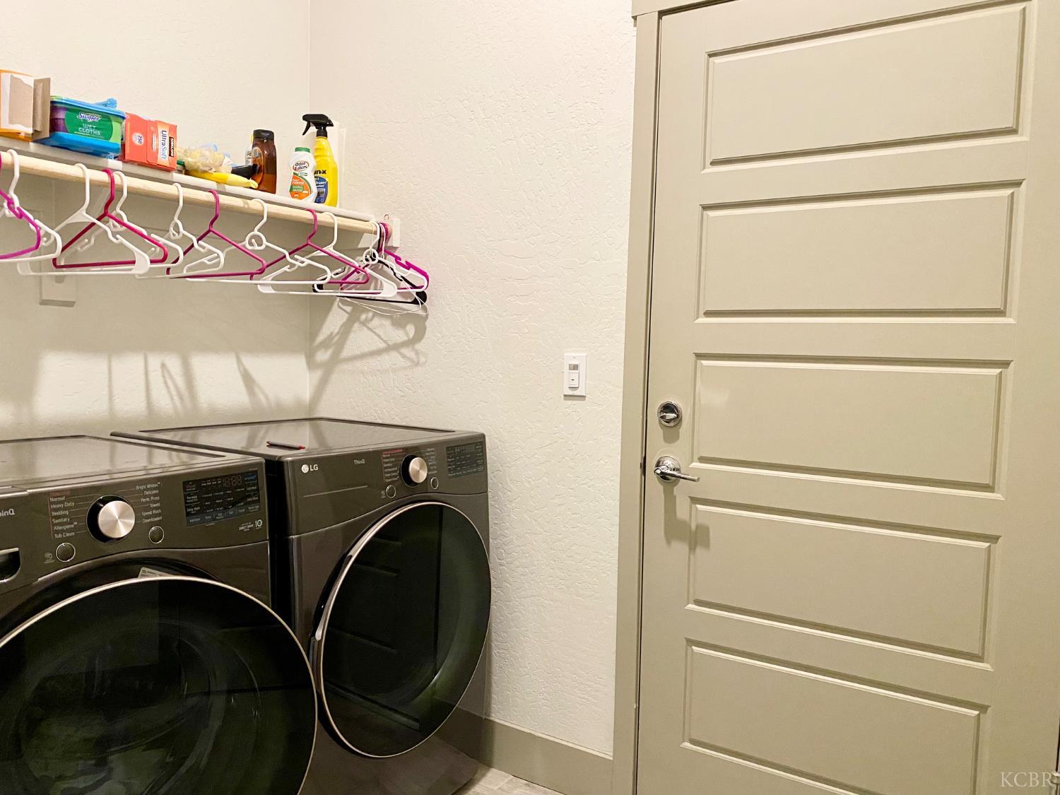 2404 W Bristol Ln, Hanford, CA 93230