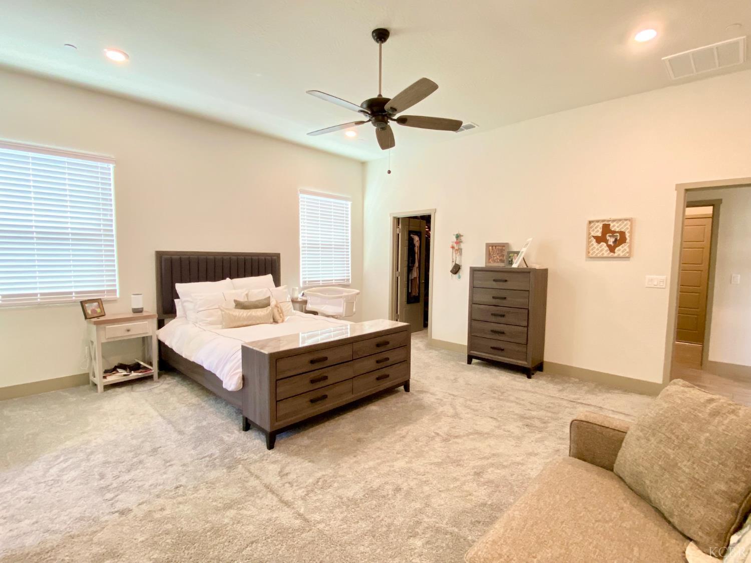 2404 W Bristol Ln, Hanford, CA 93230